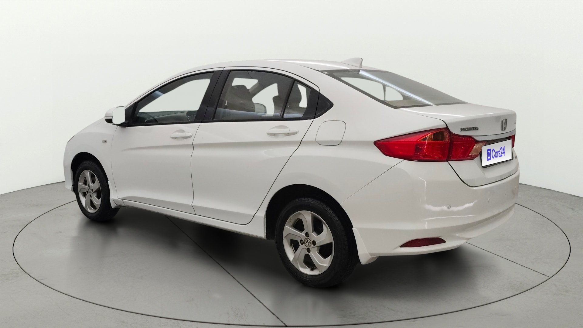View 2015 Honda City ZX MT Diesel Anniversary Edition Image 2 Used 2015 Honda City ZX MT Diesel Anniversary Edition Image 2