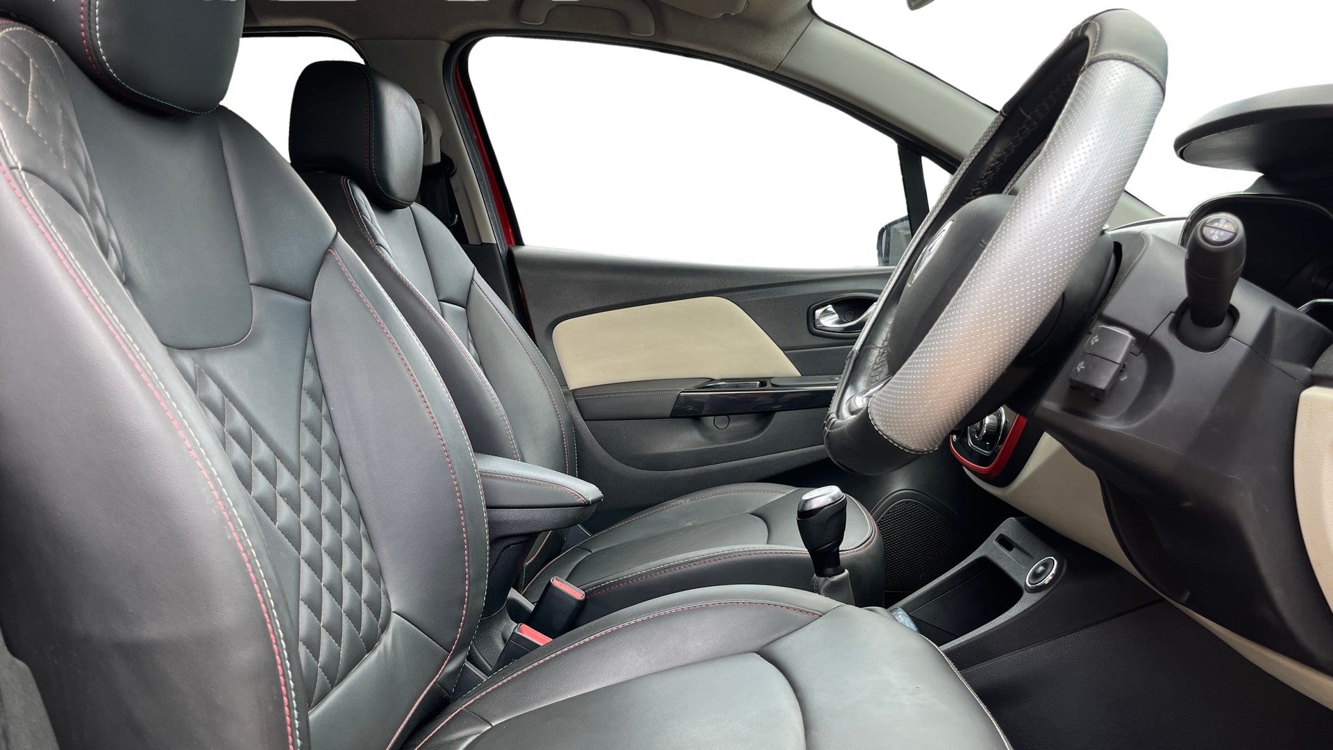 View 2019 Renault Captur Platine Petrol Dual Tone Image 27 Used 2019 Renault Captur Platine Petrol Dual Tone Image 27
