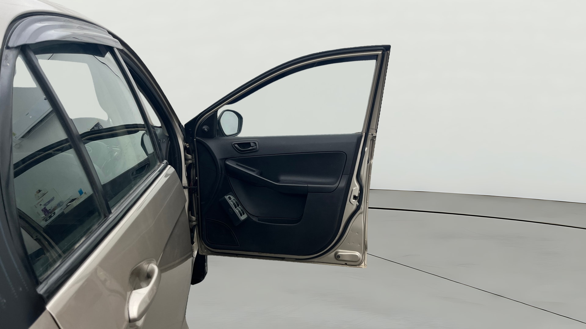 View 2015 Tata Bolt XE Quadrajet 75PS Diesel Image 44 Used 2015 Tata Bolt XE Quadrajet 75PS Diesel Image 44