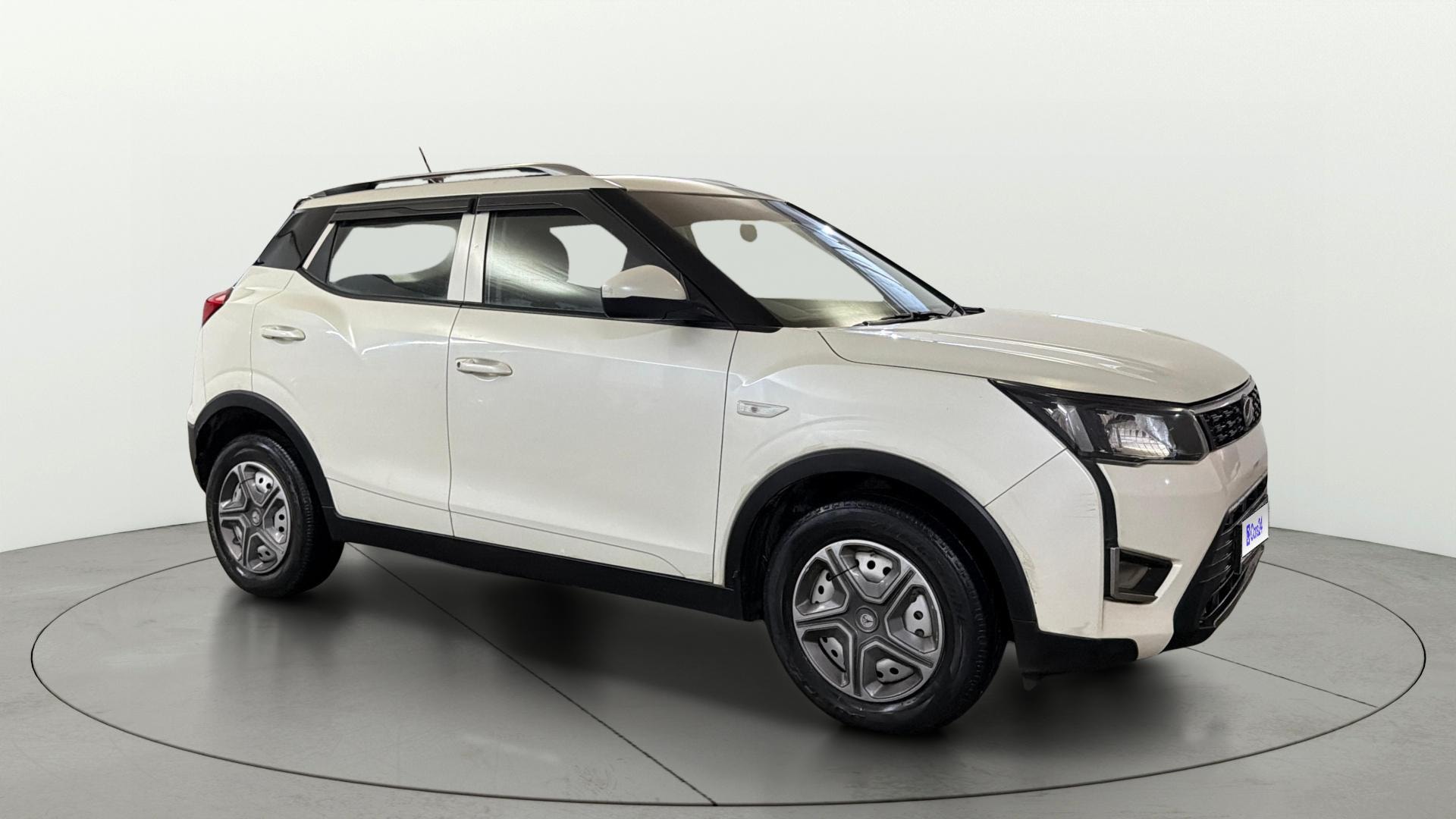 View 2022 Mahindra XUV300 W4 Petrol BS IV Image 22 Used 2022 Mahindra XUV300 W4 Petrol BS IV Image 22