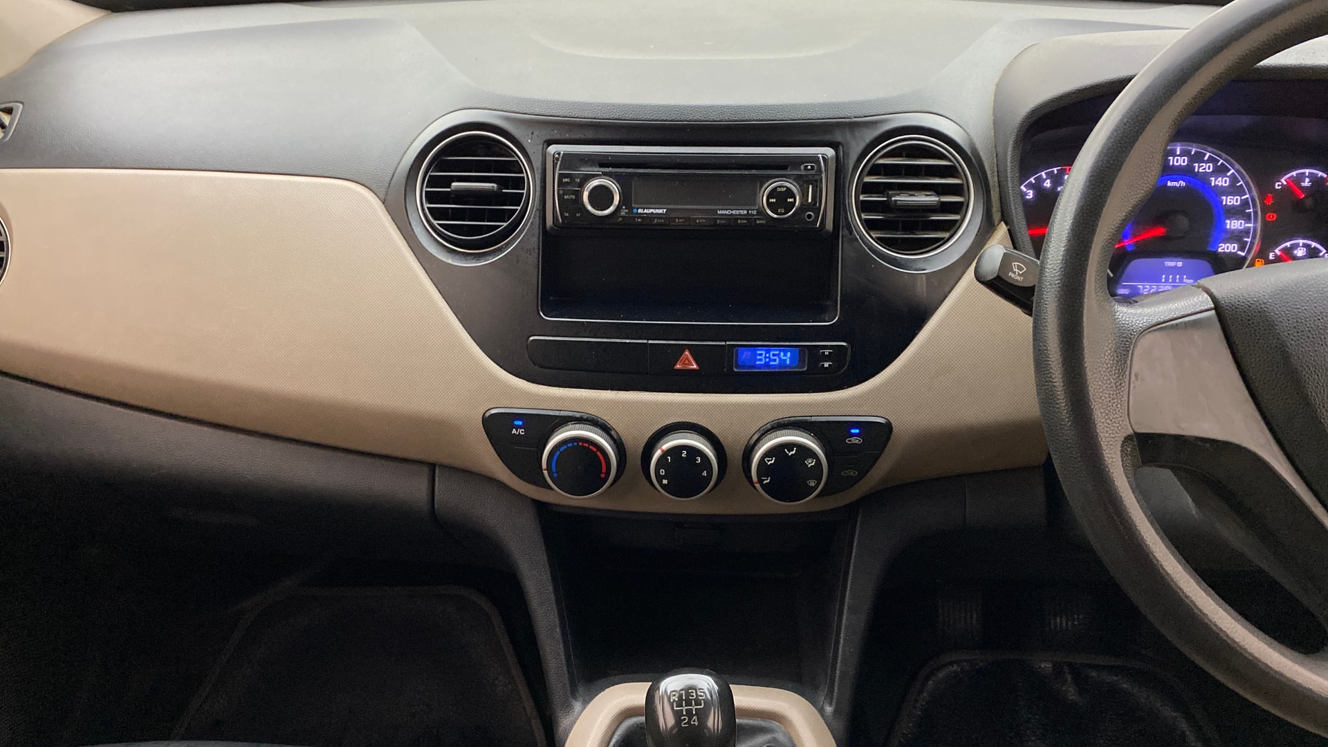 View 2016 Hyundai Grand i10 1.1 Magna Diesel Image 17 Used 2016 Hyundai Grand i10 1.1 Magna Diesel Image 17