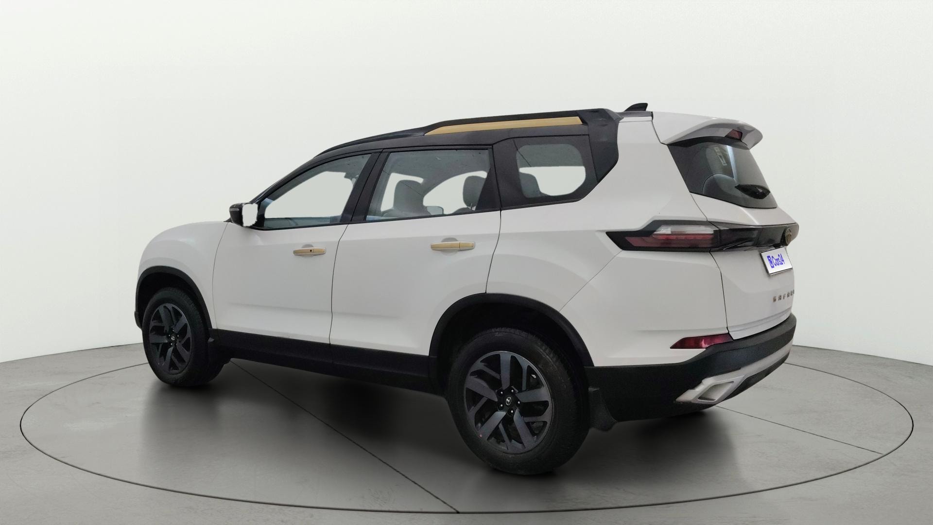View 2022 Tata Safari XZA Plus Gold Image 2 Used 2022 Tata Safari XZA Plus Gold Image 2