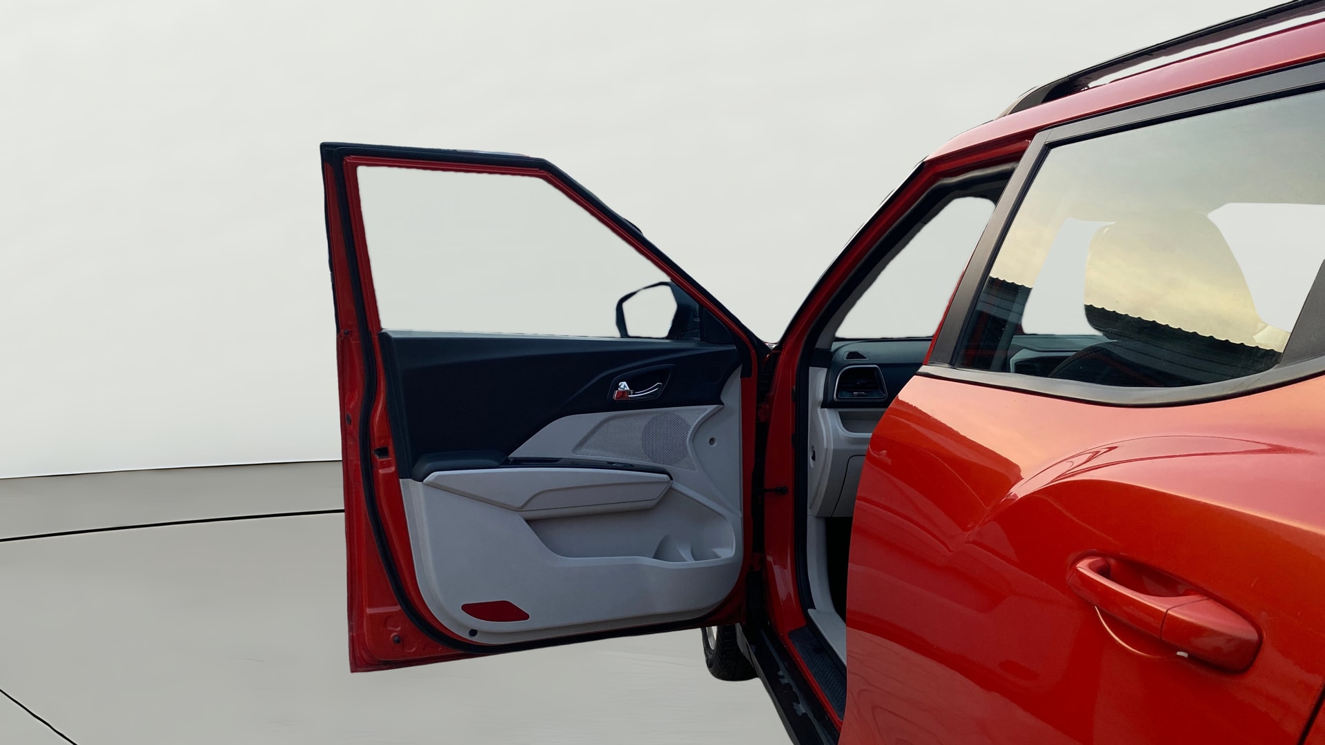 View 2019 Mahindra XUV300 W4 Petrol BS IV Image 32 Used 2019 Mahindra XUV300 W4 Petrol BS IV Image 32