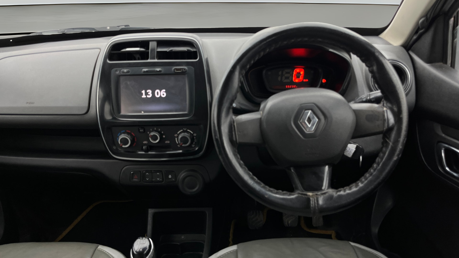 View 2018 Renault Kwid RXL 1.0 BS IV Image 20 Used 2018 Renault Kwid RXL 1.0 BS IV Image 20