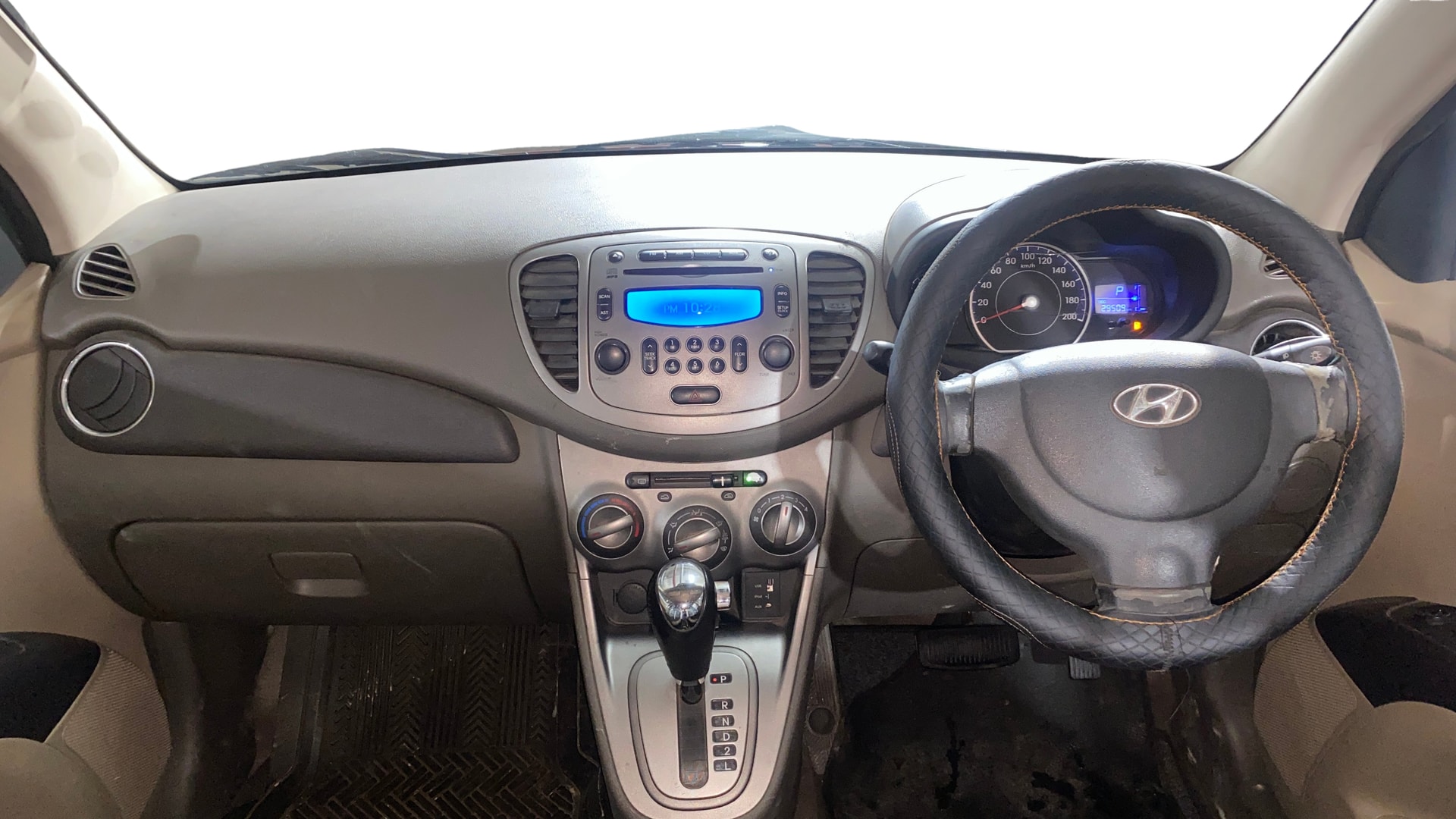View 2013 Hyundai i10 1.2 Sportz AT Image 15 Used 2013 Hyundai i10 1.2 Sportz AT Image 15