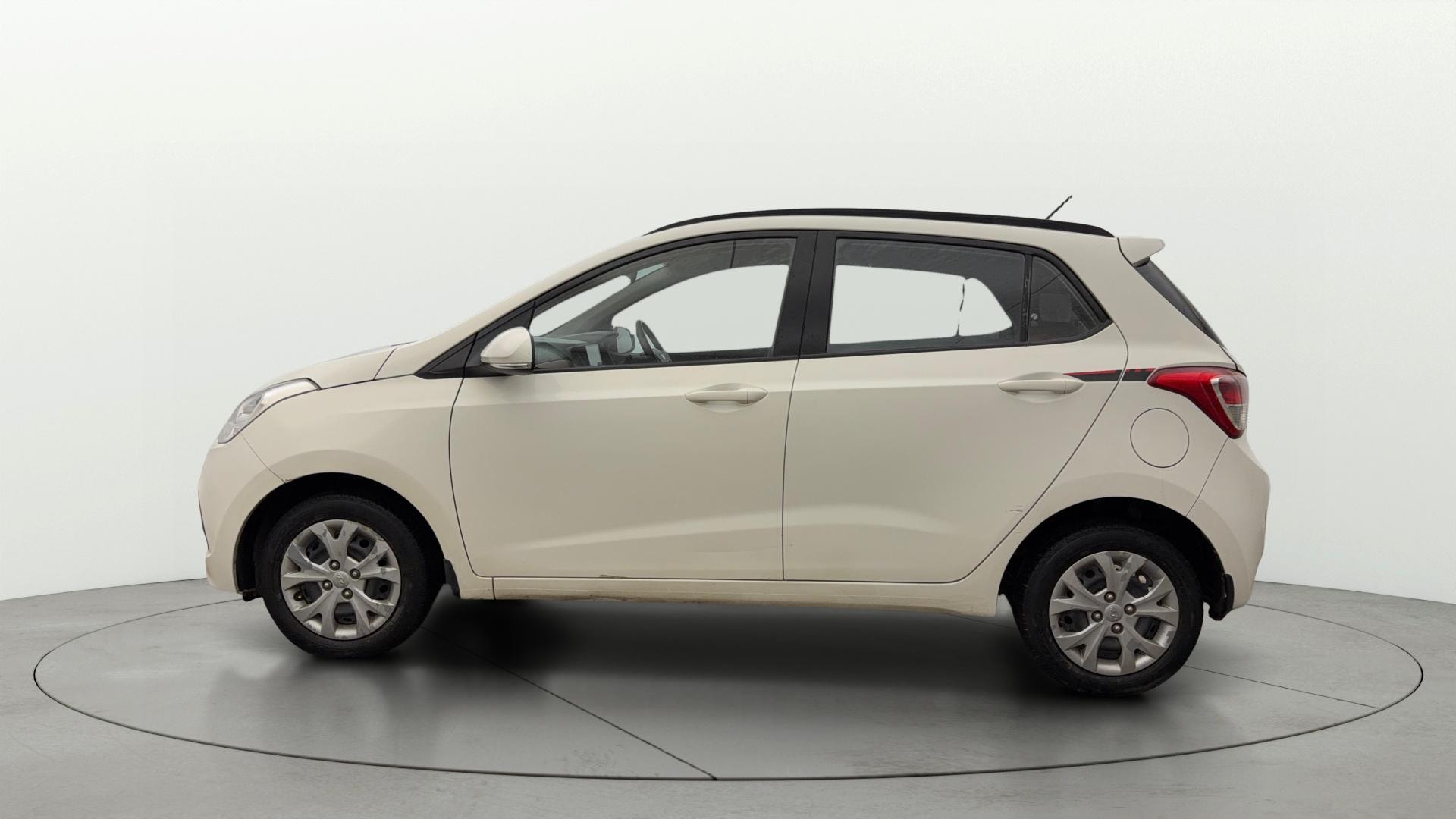 View 2017 Hyundai Grand i10 Sportz 1.2 Kappa Image 5 Used 2017 Hyundai Grand i10 Sportz 1.2 Kappa Image 5
