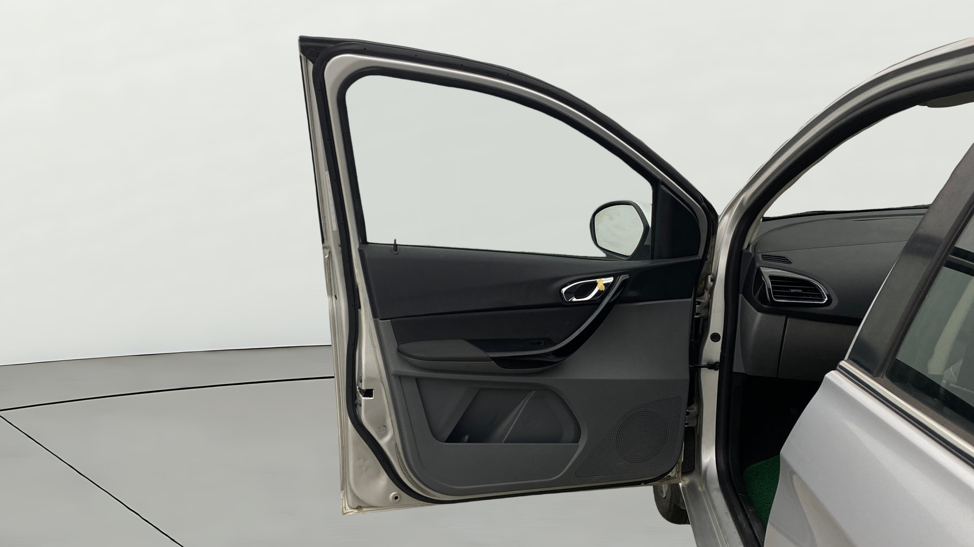 View 2018 Tata Tigor XZ (O) Petrol Image 31 Used 2018 Tata Tigor XZ (O) Petrol Image 31