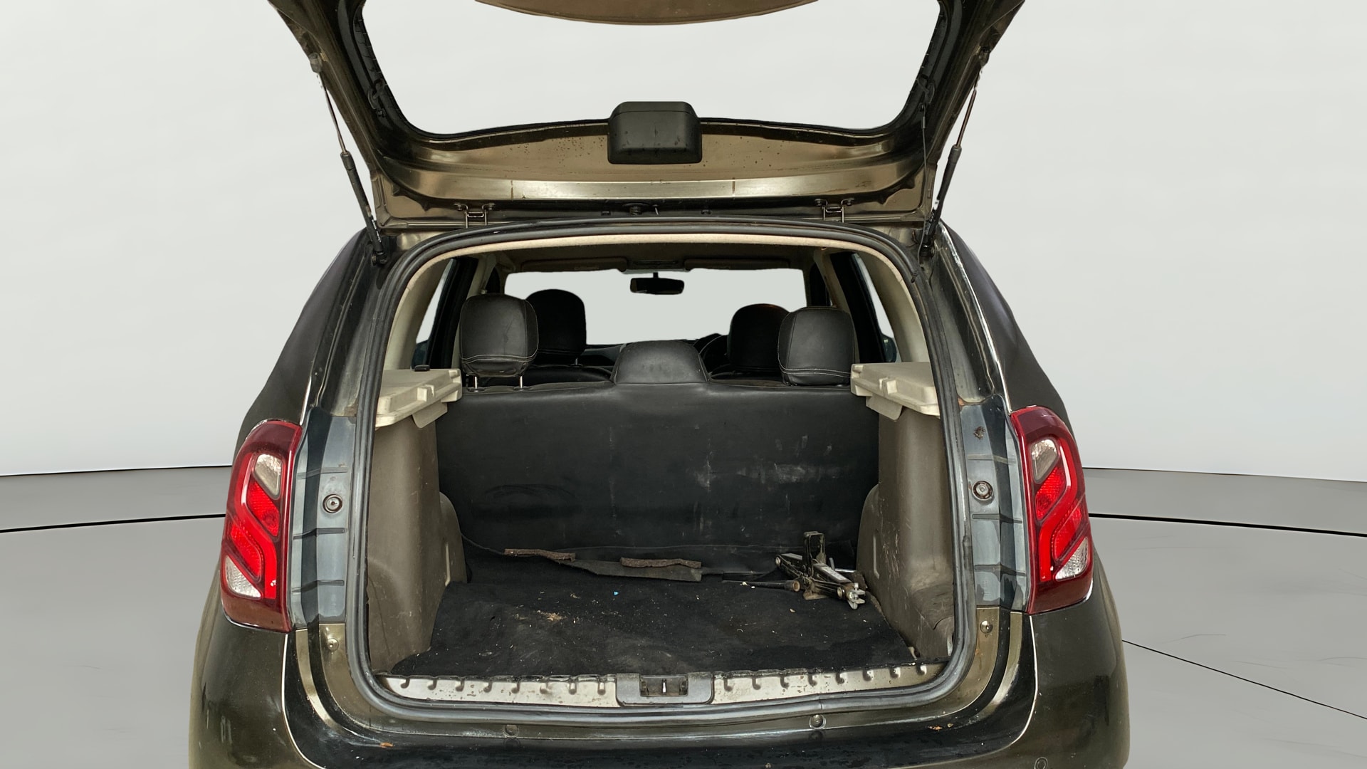 View 2017 Renault Duster Diesel 85PS 4x2 MT Image 38 Used 2017 Renault Duster Diesel 85PS 4x2 MT Image 38