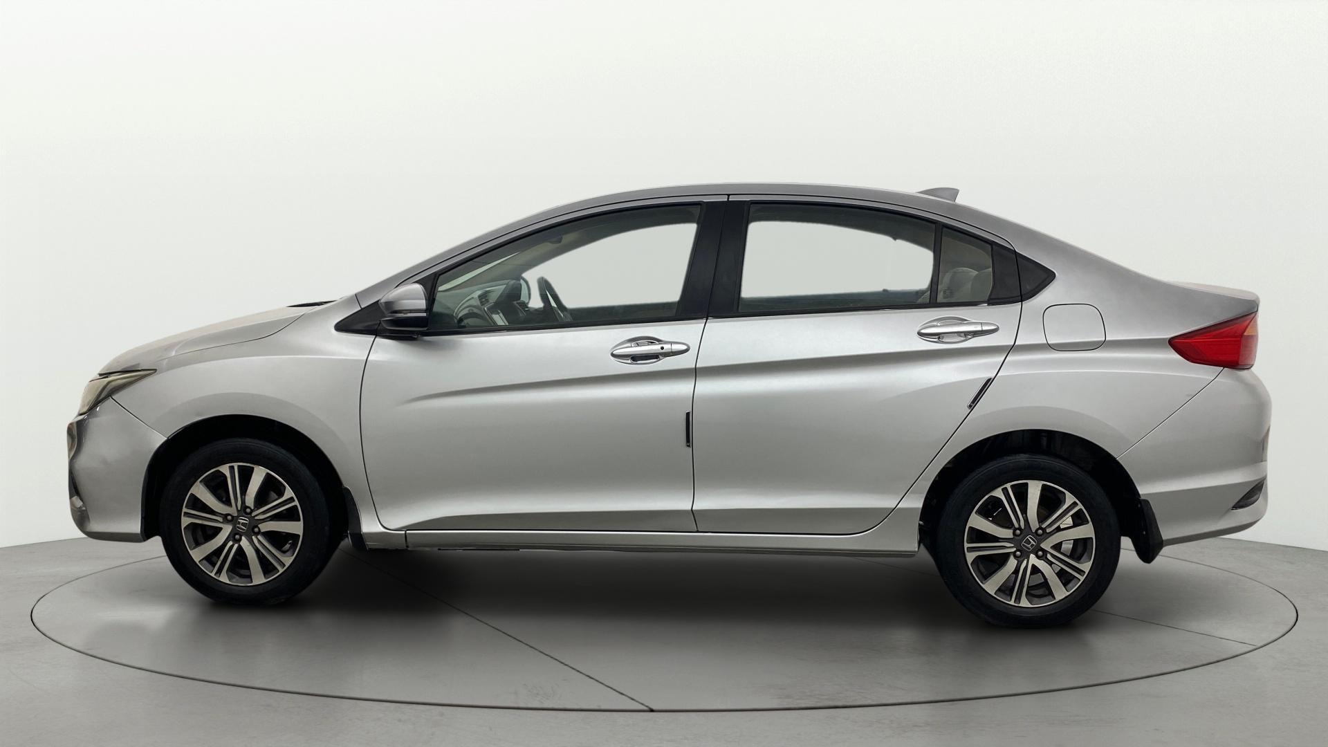 View 2021 Honda City ZX MT Diesel Anniversary Edition Image 6 Used 2021 Honda City ZX MT Diesel Anniversary Edition Image 6