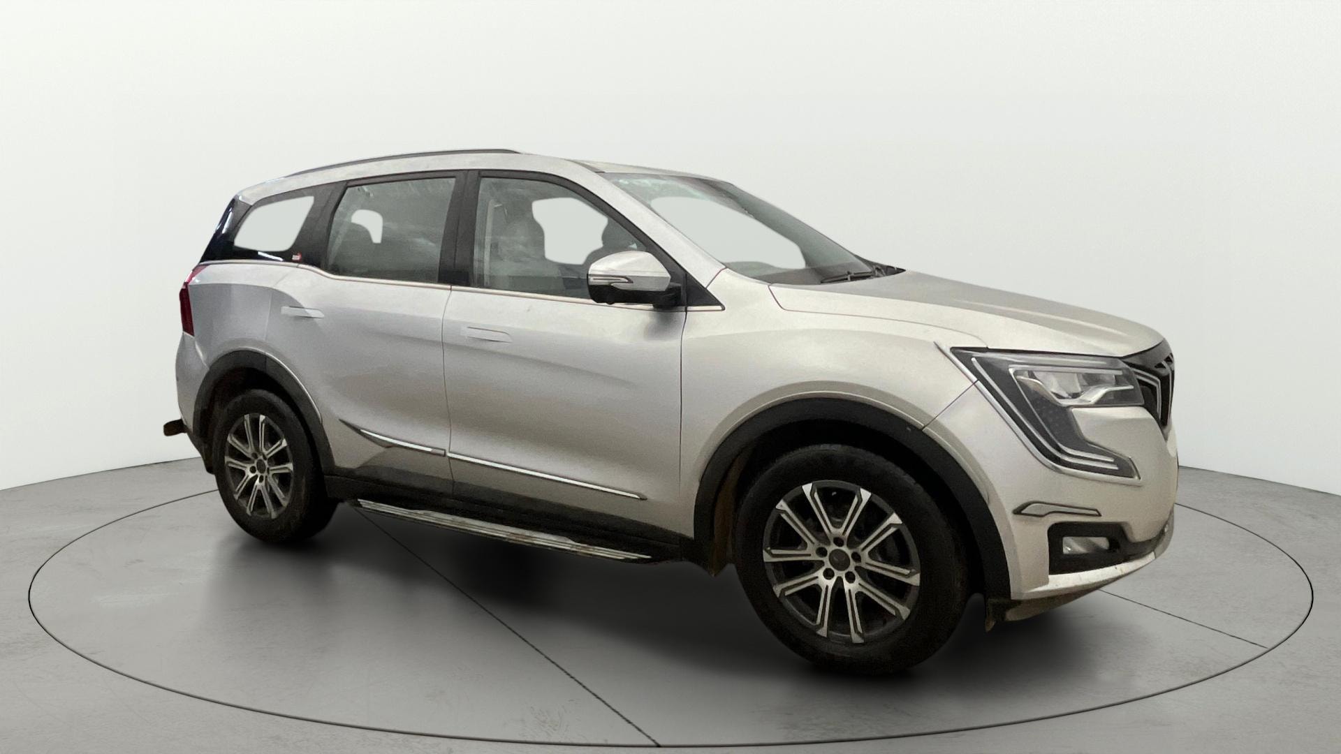 View 2022 Mahindra XUV700 MX Petrol 5 STR Image 24 Used 2022 Mahindra XUV700 MX Petrol 5 STR Image 24