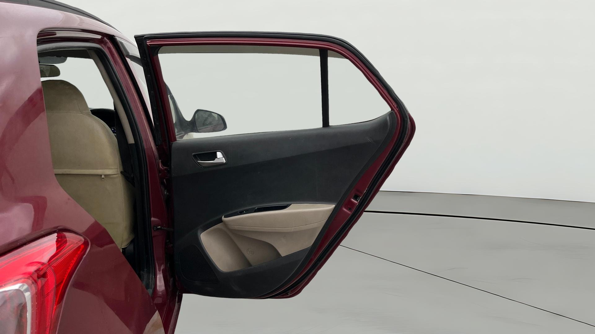 View 2016 Hyundai Grand i10 Asta AT 1.2 Kappa VTVT Image 7 Used 2016 Hyundai Grand i10 Asta AT 1.2 Kappa VTVT Image 7
