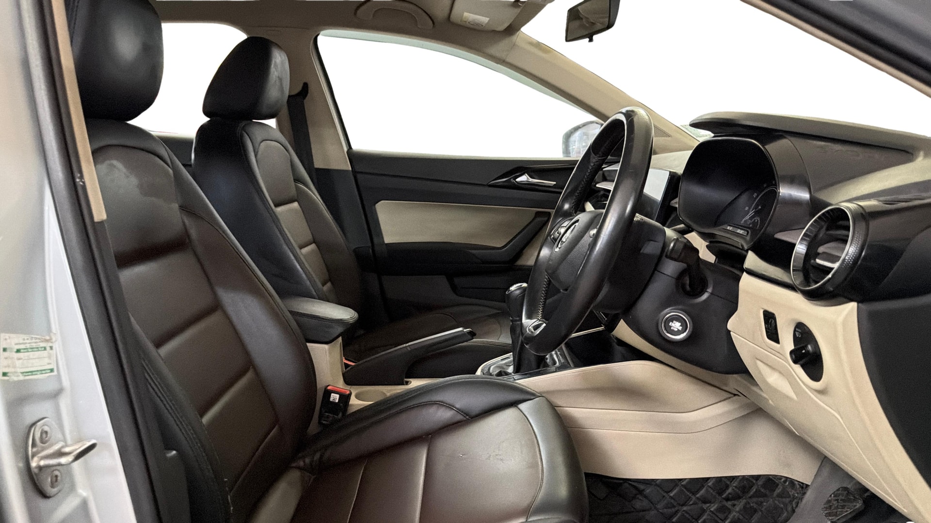 View 2022 Skoda Slavia Ambition 1.0 TSI MT Image 26 Used 2022 Skoda Slavia Ambition 1.0 TSI MT Image 26