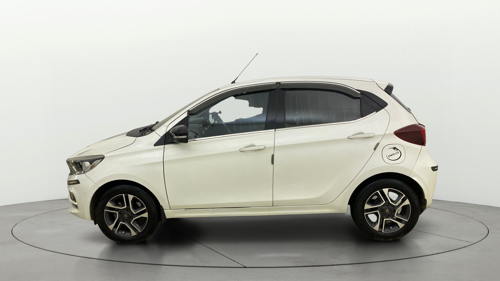 View 2021 Tata Tiago Revotorq XB Image 5 Used 2021 Tata Tiago Revotorq XB Image 5
