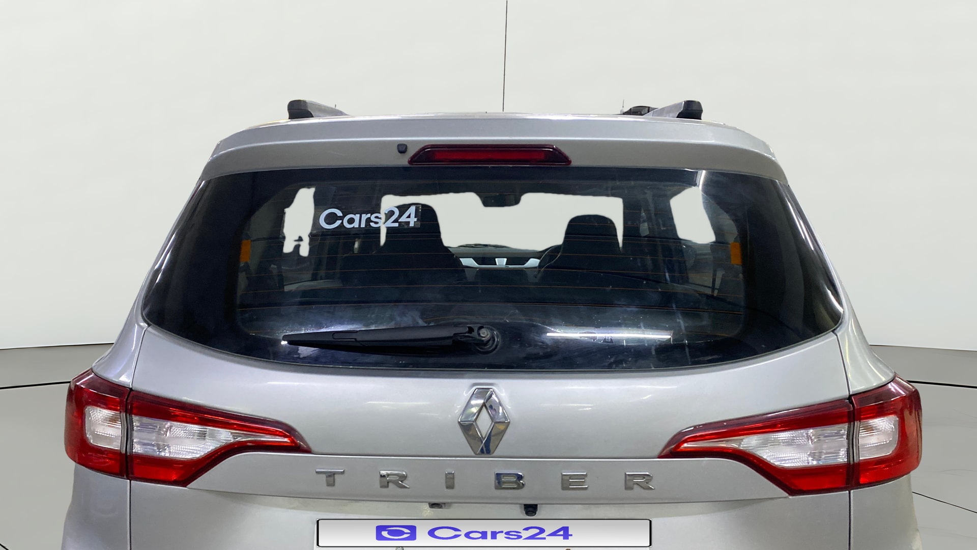 View 2020 Renault Triber RXZ AMT Image 3 Used 2020 Renault Triber RXZ AMT Image 3