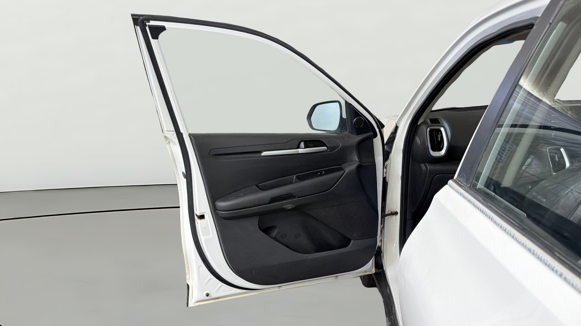 View 2023 Kia Sonet HTK Plus iMT Petrol Image 32 Used 2023 Kia Sonet HTK Plus iMT Petrol Image 32