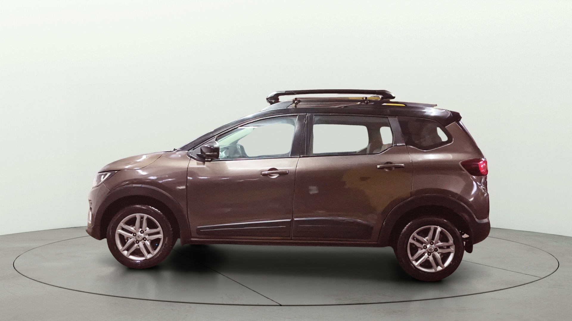 View 2022 Renault Triber RXZ Image 27 Used 2022 Renault Triber RXZ Image 27