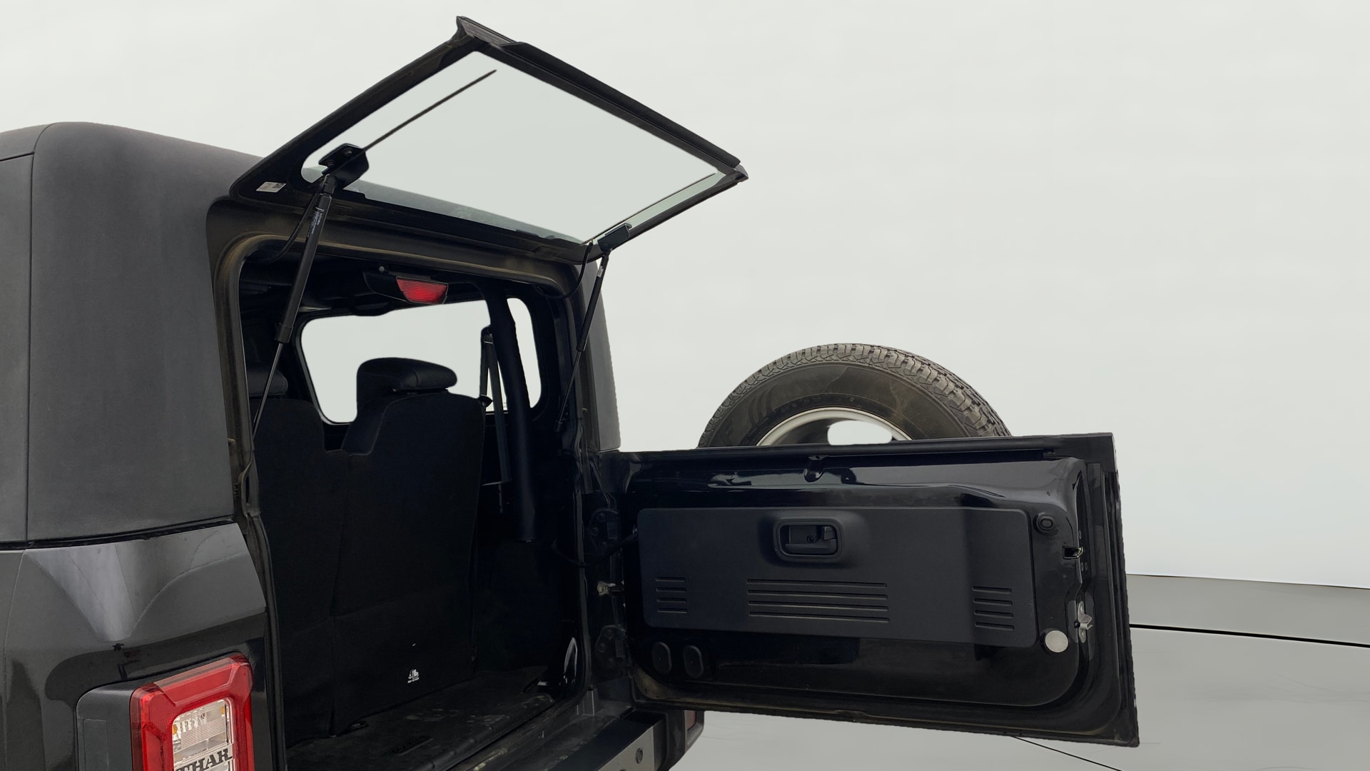 View 2021 Mahindra Thar AX Standard Manual Soft Top 6 Seater Image 16 Used 2021 Mahindra Thar AX Standard Manual Soft Top 6 Seater Image 16