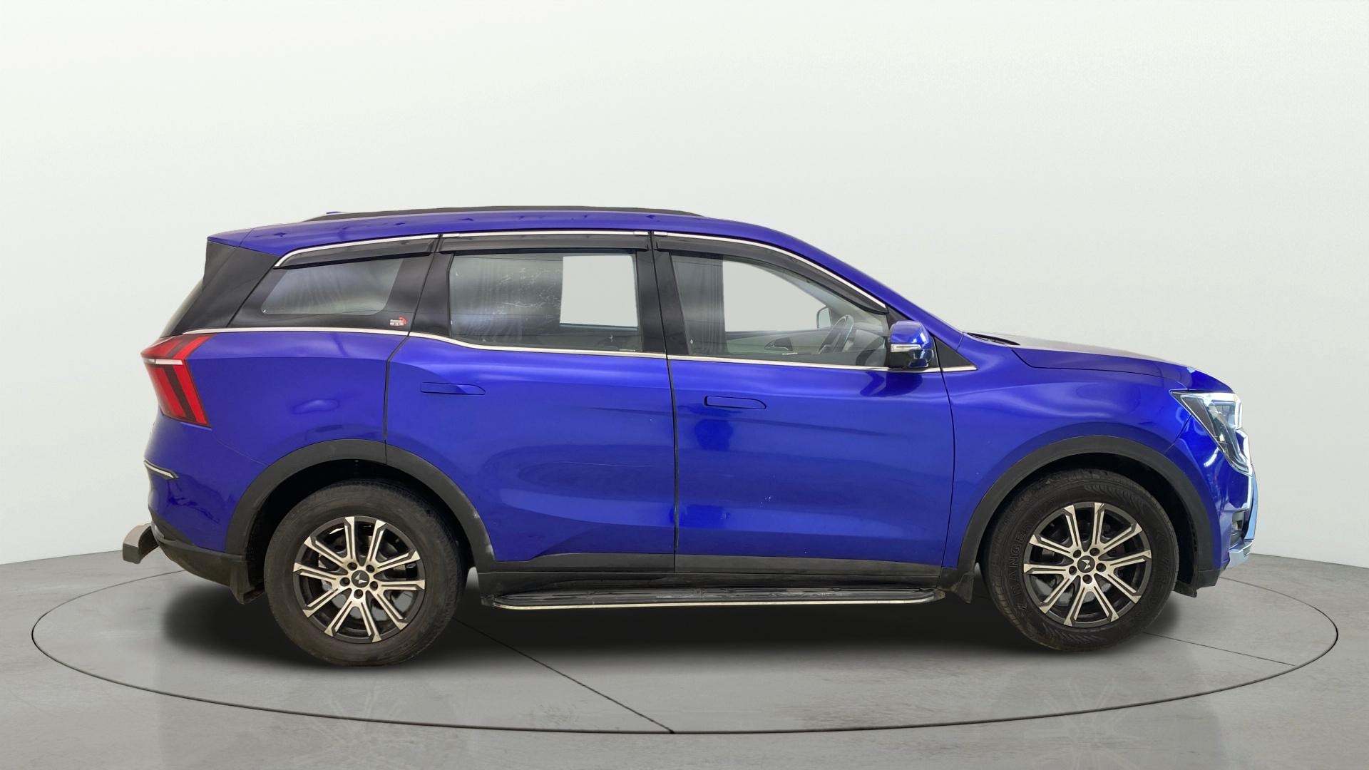 View 2022 Mahindra XUV700 MX Petrol 5 STR Image 29 Used 2022 Mahindra XUV700 MX Petrol 5 STR Image 29