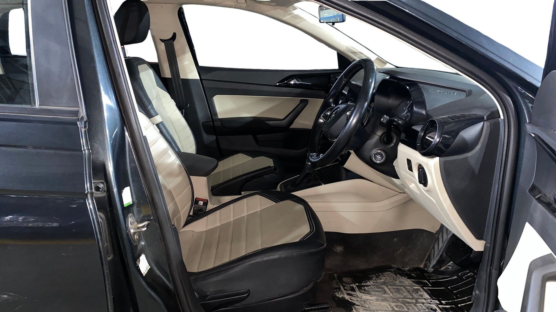 View 2022 Skoda Slavia Ambition 1.0 TSI AT Image 26 Used 2022 Skoda Slavia Ambition 1.0 TSI AT Image 26