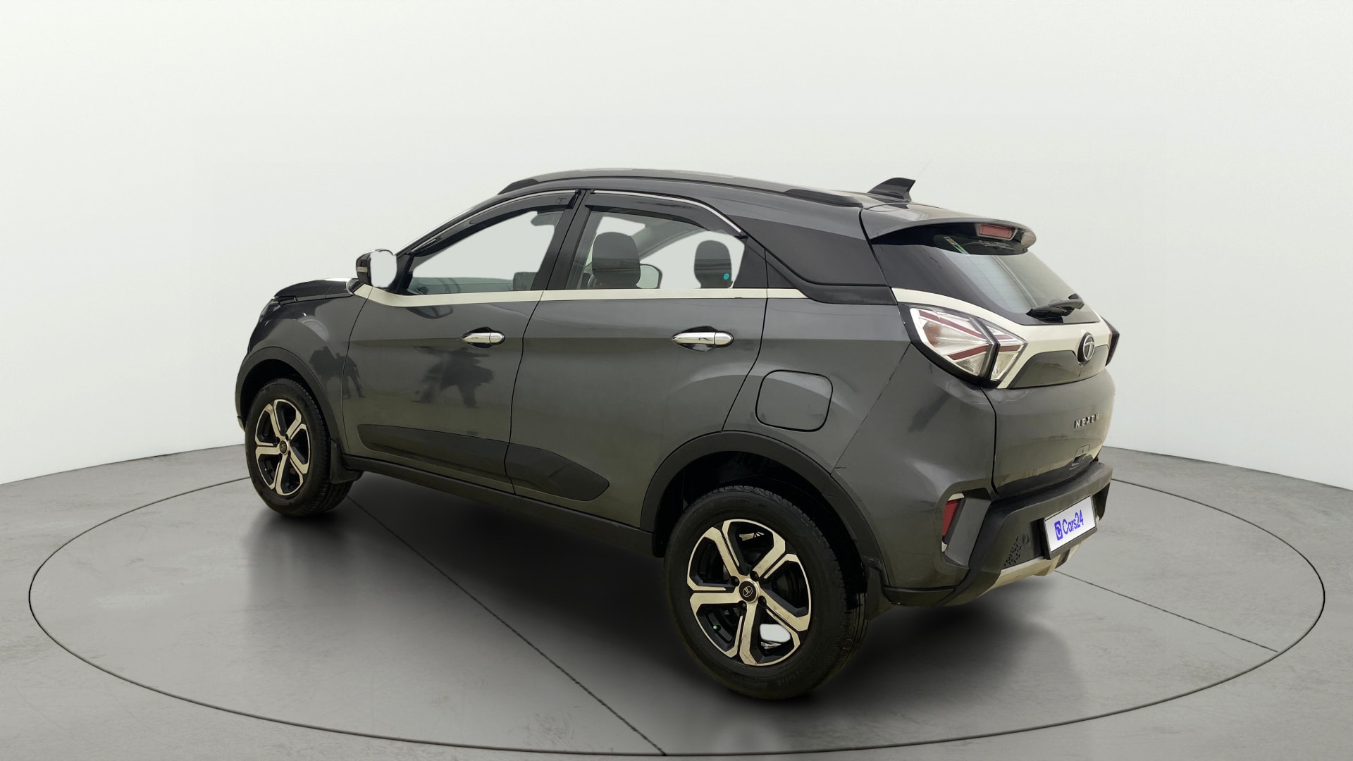 View 2021 Tata Nexon Revotron XE Image 2 Used 2021 Tata Nexon Revotron XE Image 2