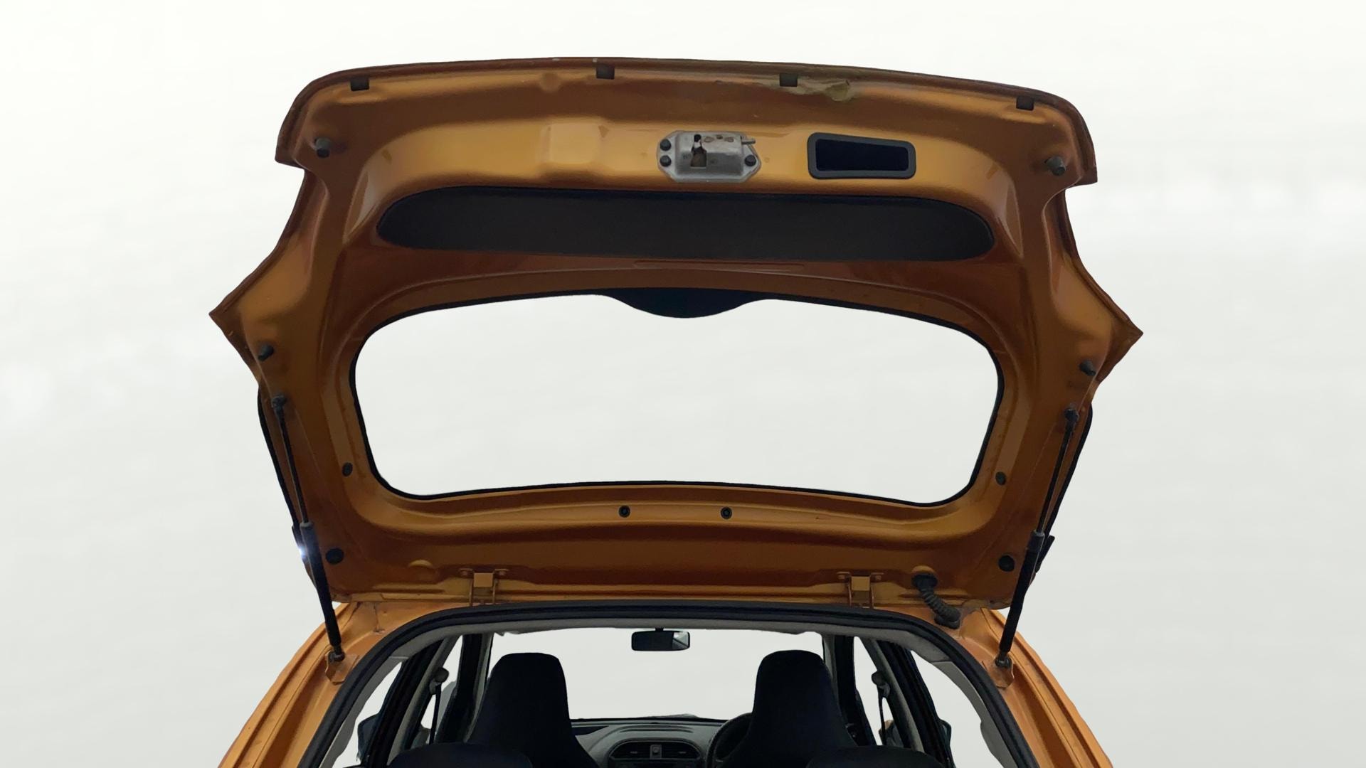 View 2018 Tata Tiago Revotorq XB Image 17 Used 2018 Tata Tiago Revotorq XB Image 17