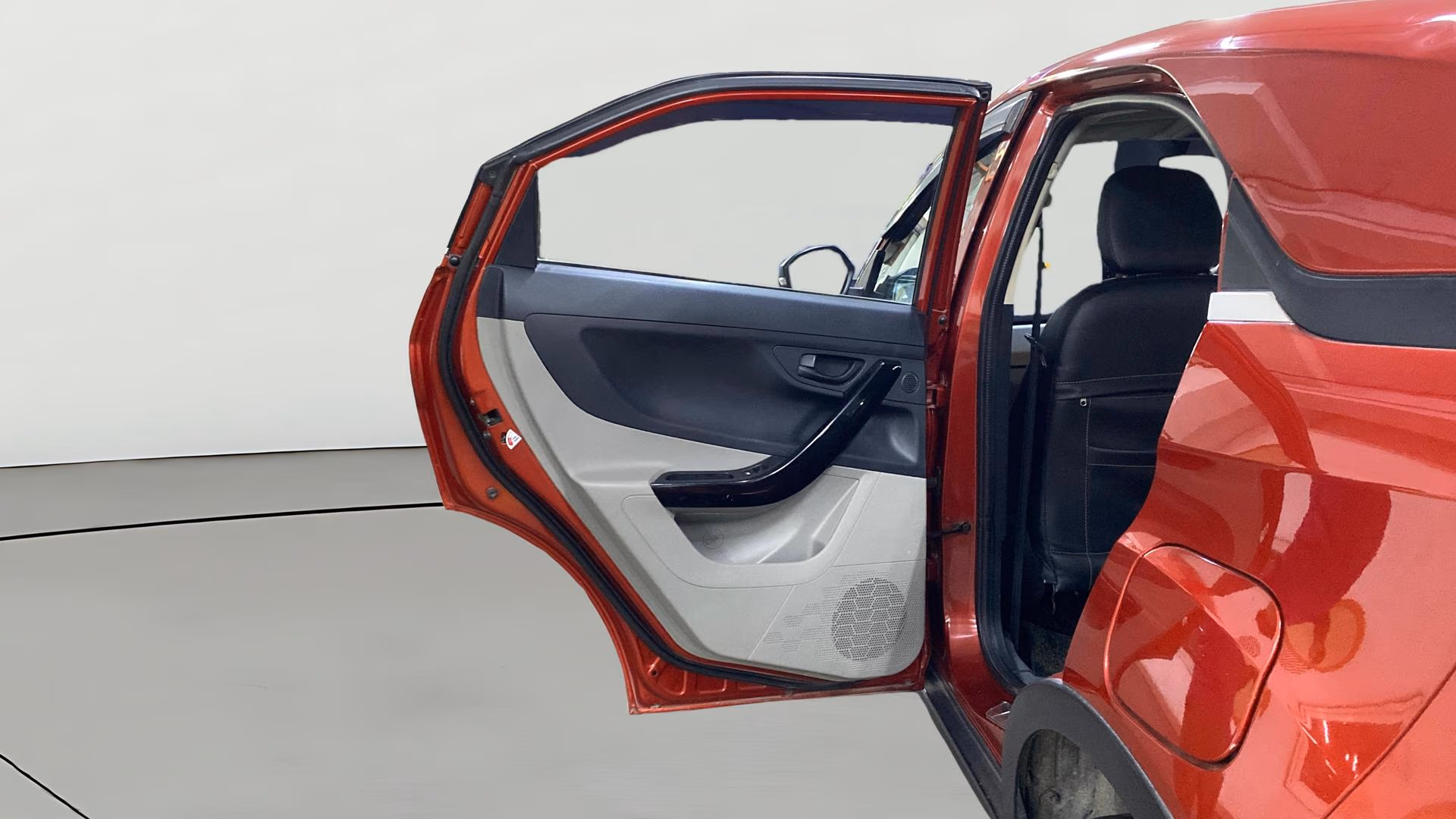View 2018 Tata Nexon Revotorq XM Image 14 Used 2018 Tata Nexon Revotorq XM Image 14
