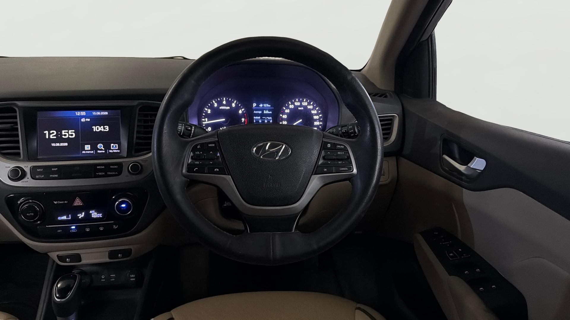 View 2018 Hyundai Verna 1.6 VTVT SX (O) AT Image 13 Used 2018 Hyundai Verna 1.6 VTVT SX (O) AT Image 13