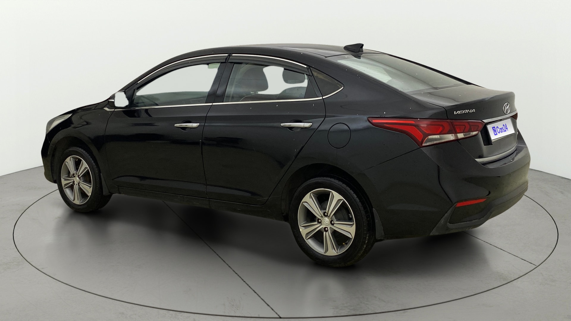 View 2019 Hyundai Verna 1.6 VTVT SX Image 2 Used 2019 Hyundai Verna 1.6 VTVT SX Image 2