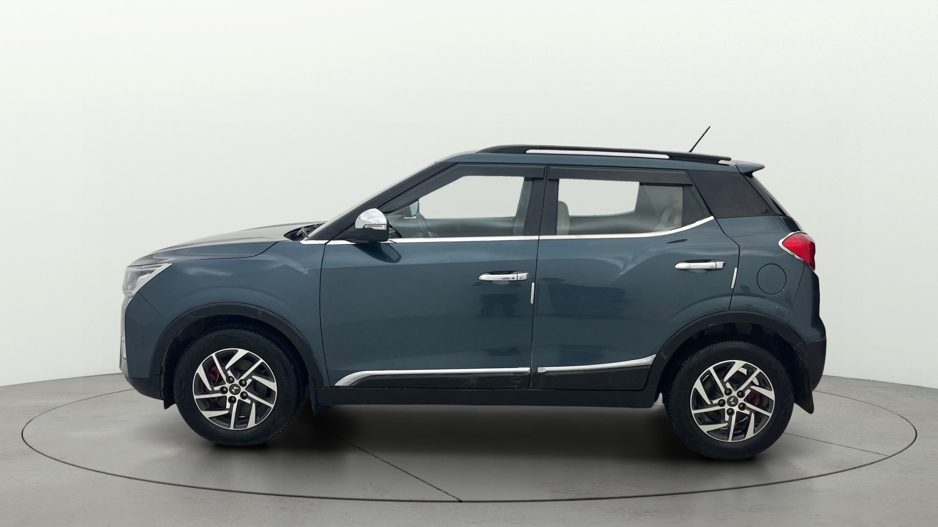Used 2022 Mahindra XUV300 Used 2022 Mahindra XUV300
