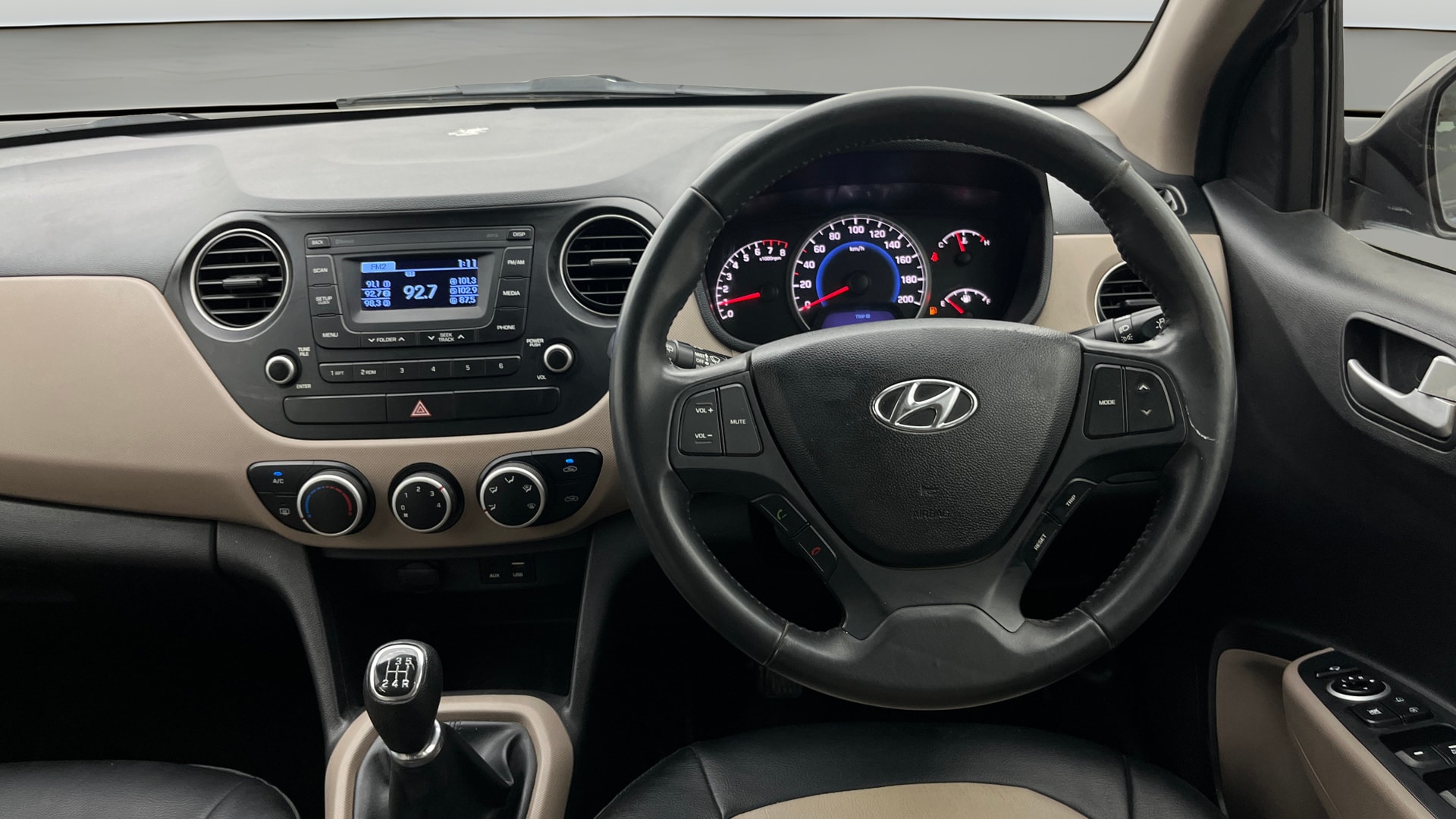 View 2016 Hyundai Grand i10 1.2 Asta Petrol Image 13 Used 2016 Hyundai Grand i10 1.2 Asta Petrol Image 13