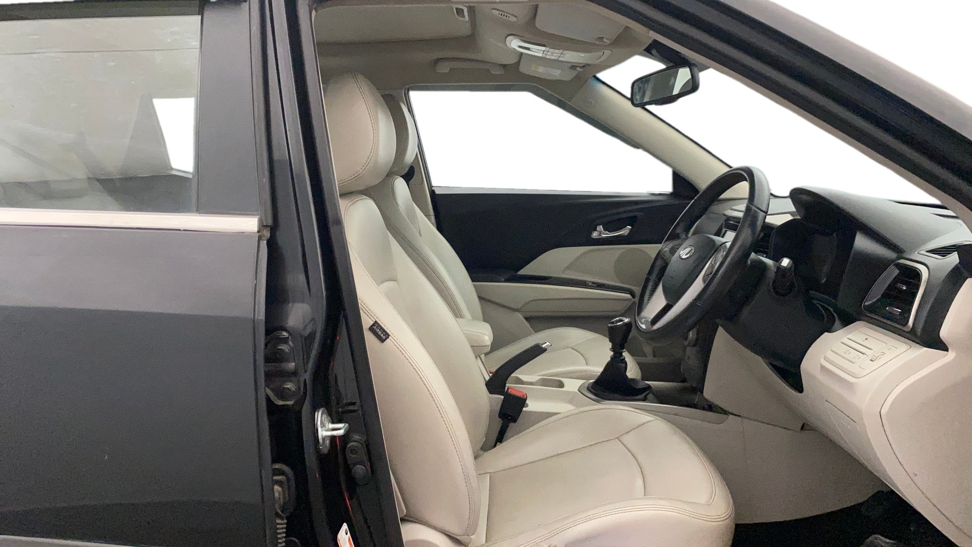 View 2019 Mahindra XUV300 W4 Petrol BS IV Image 19 Used 2019 Mahindra XUV300 W4 Petrol BS IV Image 19