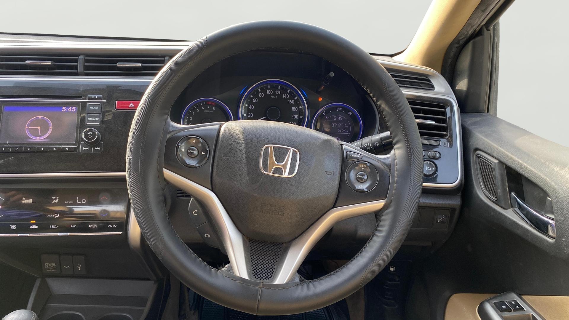 View 2015 Honda City ZX MT Diesel Anniversary Edition Image 13 Used 2015 Honda City ZX MT Diesel Anniversary Edition Image 13