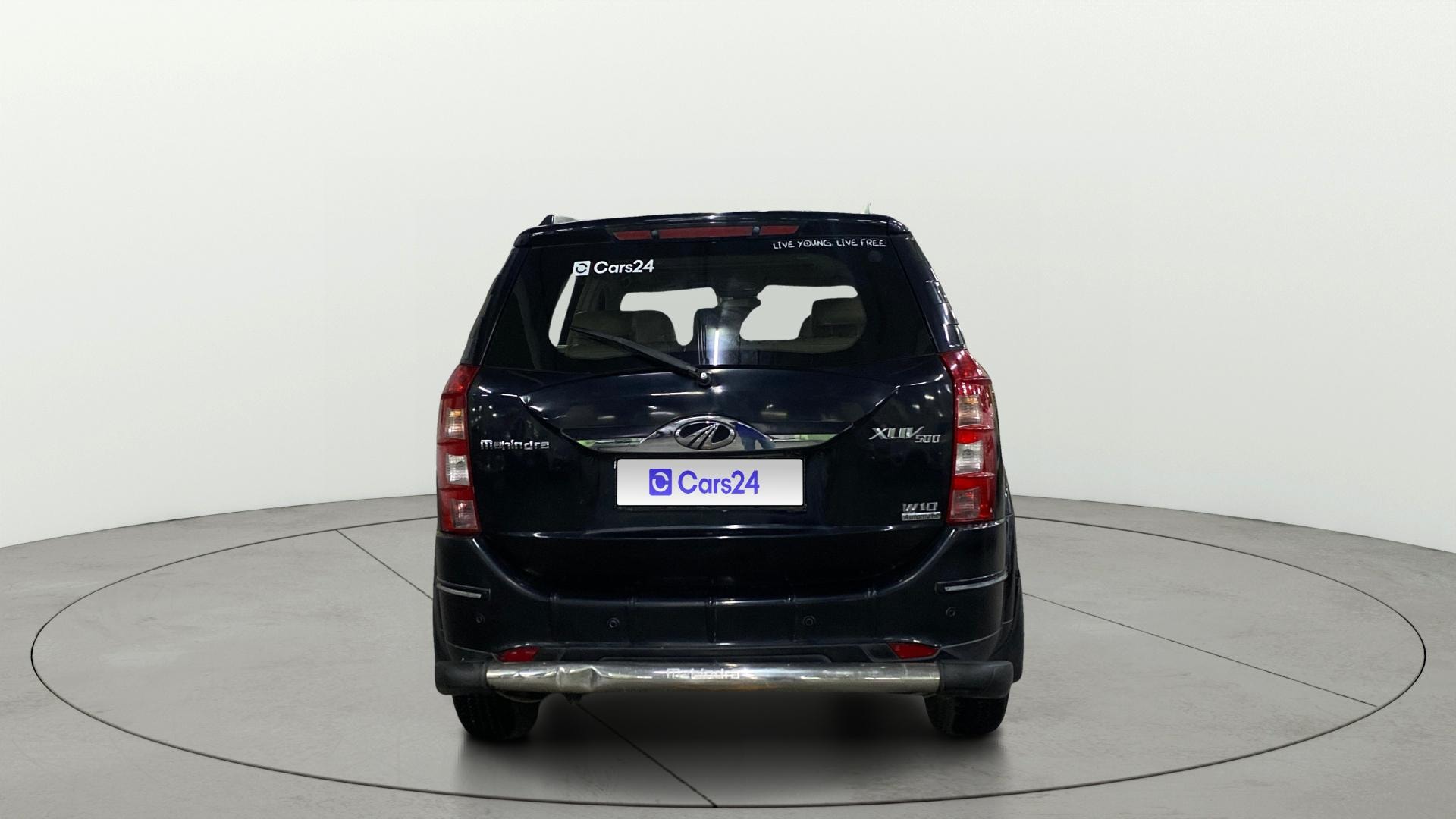 View 2017 Mahindra XUV500 W9 AT Image 43 Used 2017 Mahindra XUV500 W9 AT Image 43
