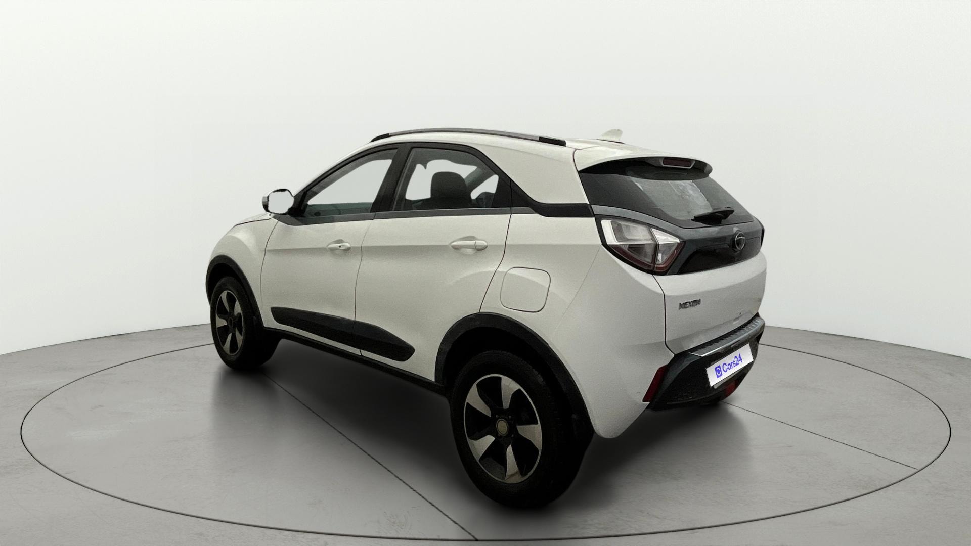 View 2018 Tata Nexon Revotron XE Image 2 Used 2018 Tata Nexon Revotron XE Image 2