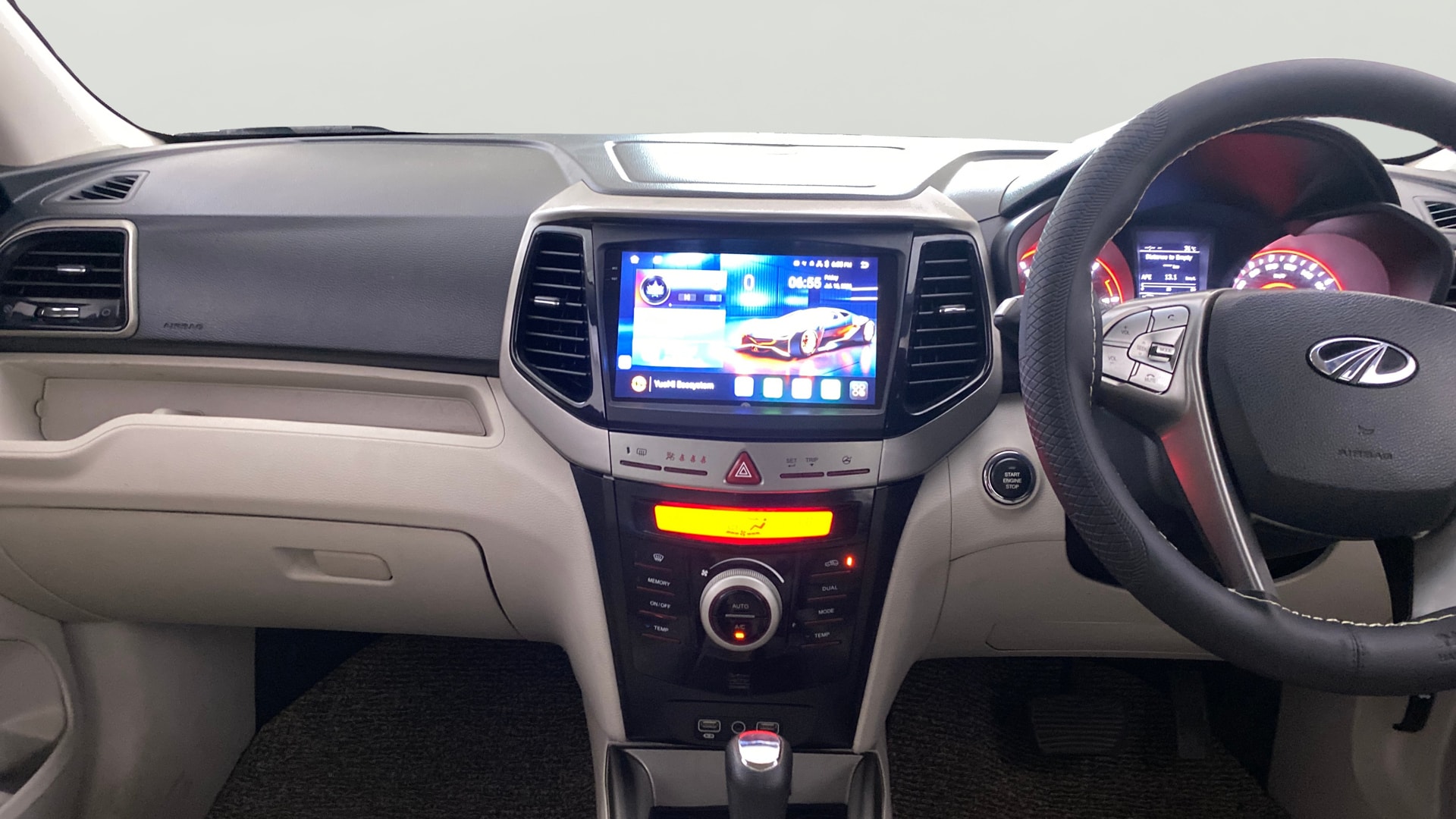 View 2021 Mahindra XUV300 W4 Petrol BS IV Image 17 Used 2021 Mahindra XUV300 W4 Petrol BS IV Image 17