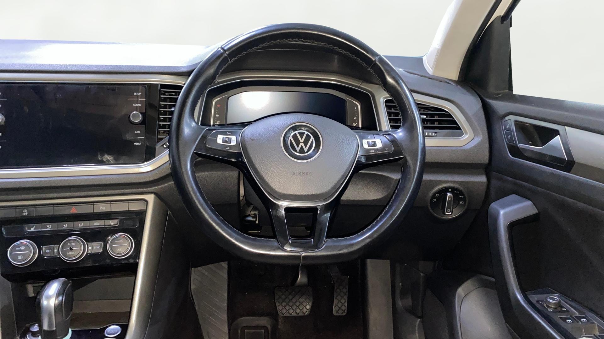View 2021 Volkswagen T-Roc 1.5 TSI Image 12 Used 2021 Volkswagen T-Roc 1.5 TSI Image 12