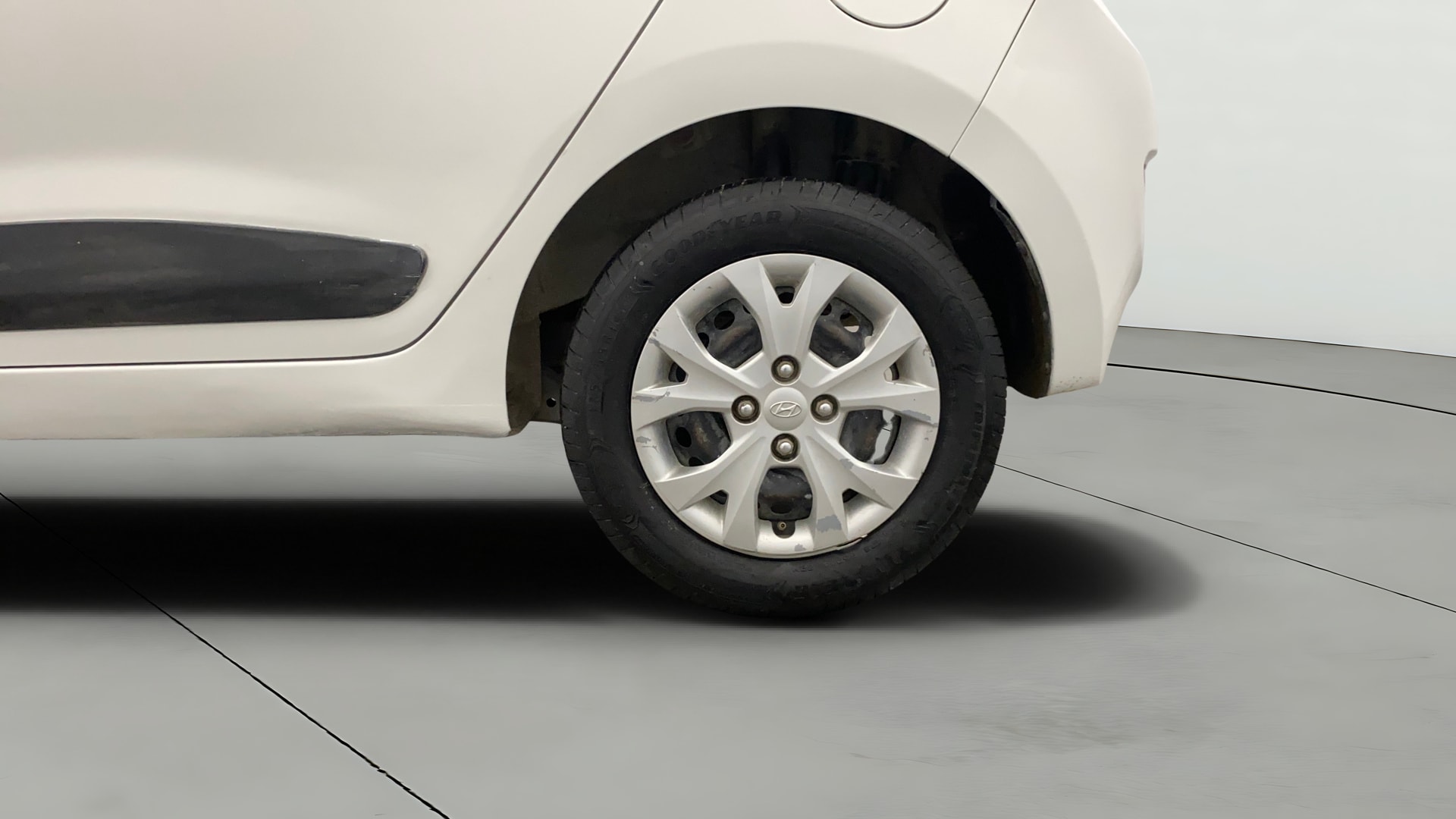 View 2014 Hyundai Grand i10 1.1 Sportz Diesel Image 11 Used 2014 Hyundai Grand i10 1.1 Sportz Diesel Image 11