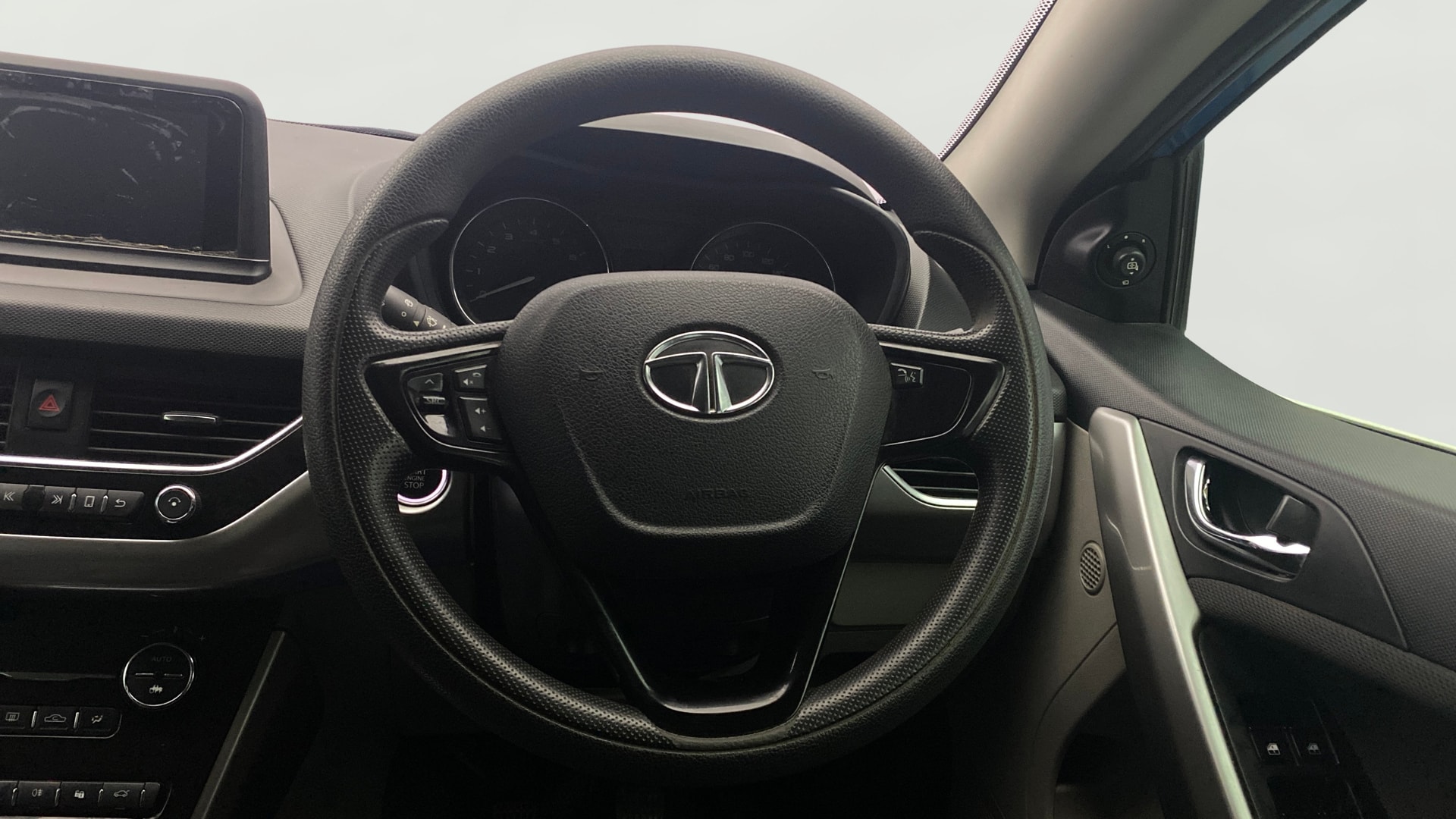 View 2018 Tata Nexon Revotron XE Image 20 Used 2018 Tata Nexon Revotron XE Image 20