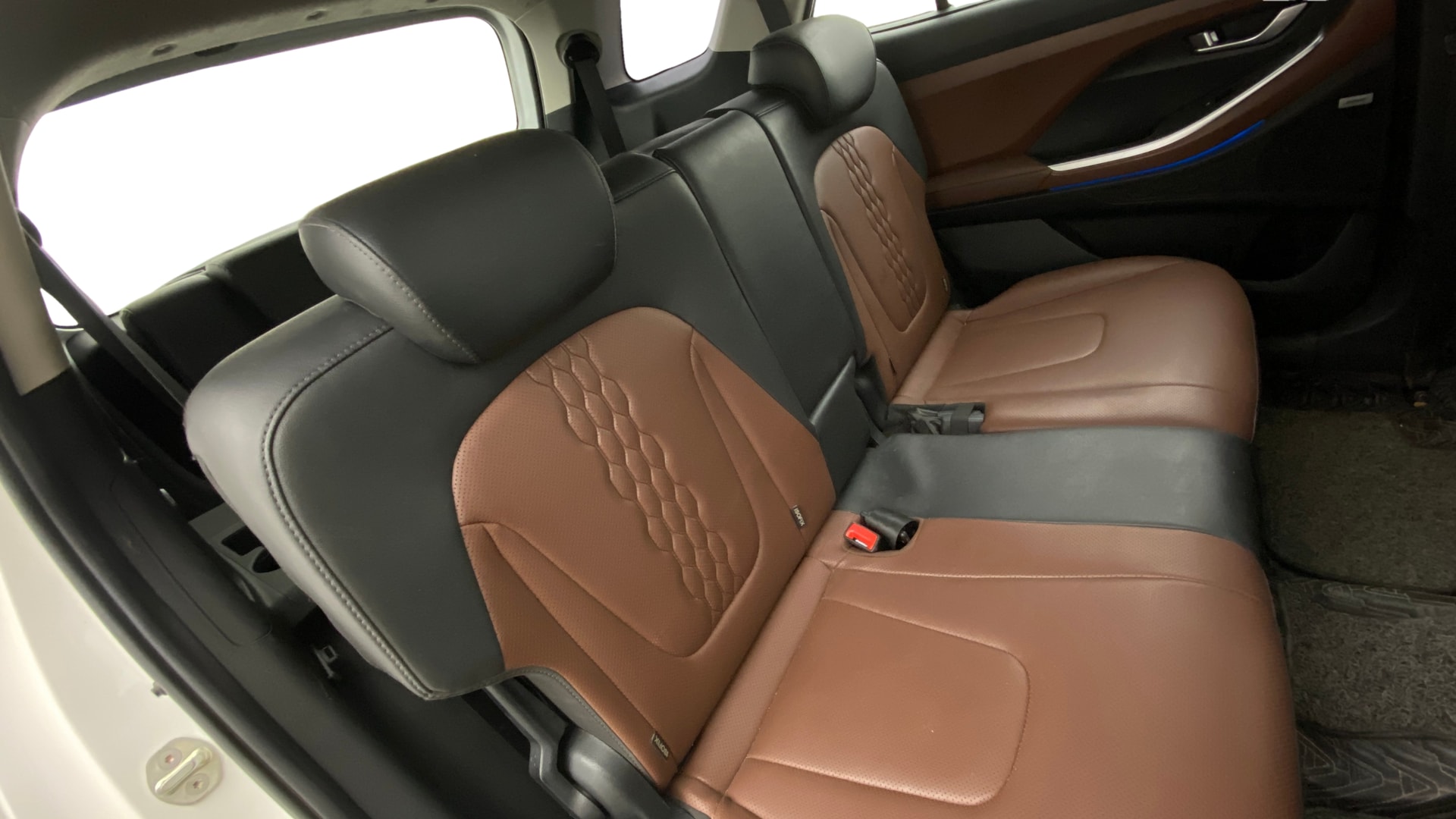 View 2022 Hyundai Alcazar Prestige 6 Seater MT Petrol Image 38 Used 2022 Hyundai Alcazar Prestige 6 Seater MT Petrol Image 38