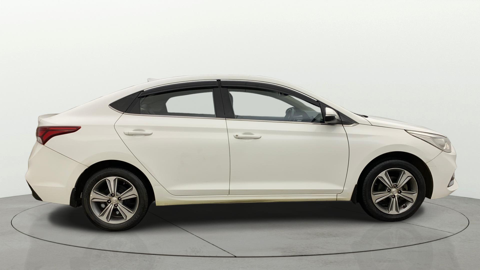 View 2018 Hyundai Verna 1.6 VTVT SX Image 9 Used 2018 Hyundai Verna 1.6 VTVT SX Image 9