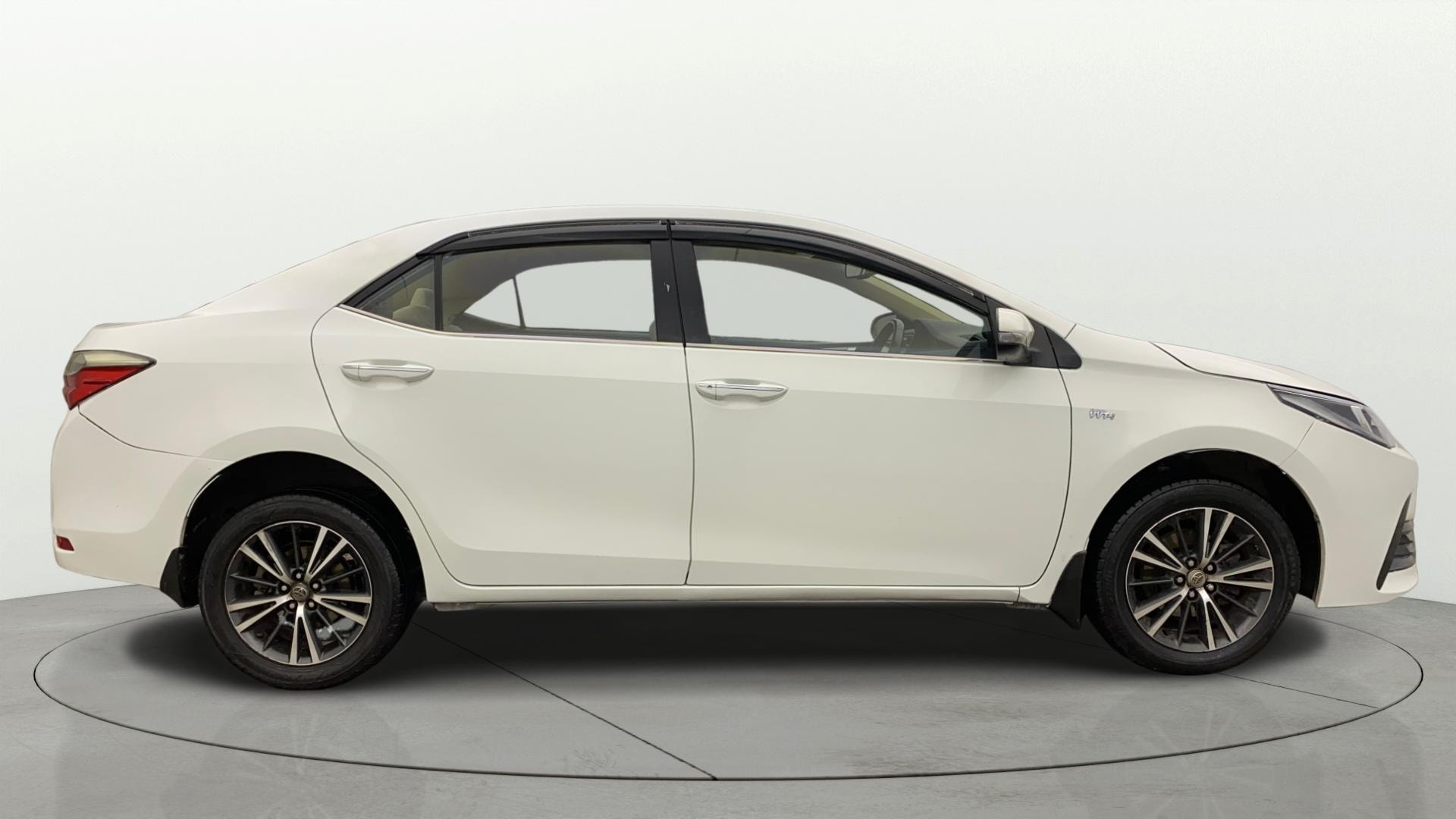 View 2017 Toyota Corolla Altis 1.8 VL AT Image 9 Used 2017 Toyota Corolla Altis 1.8 VL AT Image 9