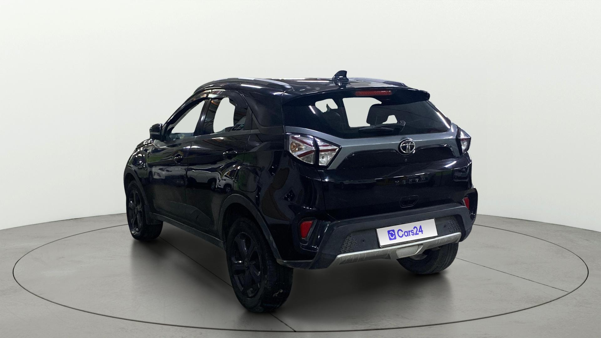 View 2021 Tata Nexon Revotorq XZA Plus AMT Dark Image 2 Used 2021 Tata Nexon Revotorq XZA Plus AMT Dark Image 2