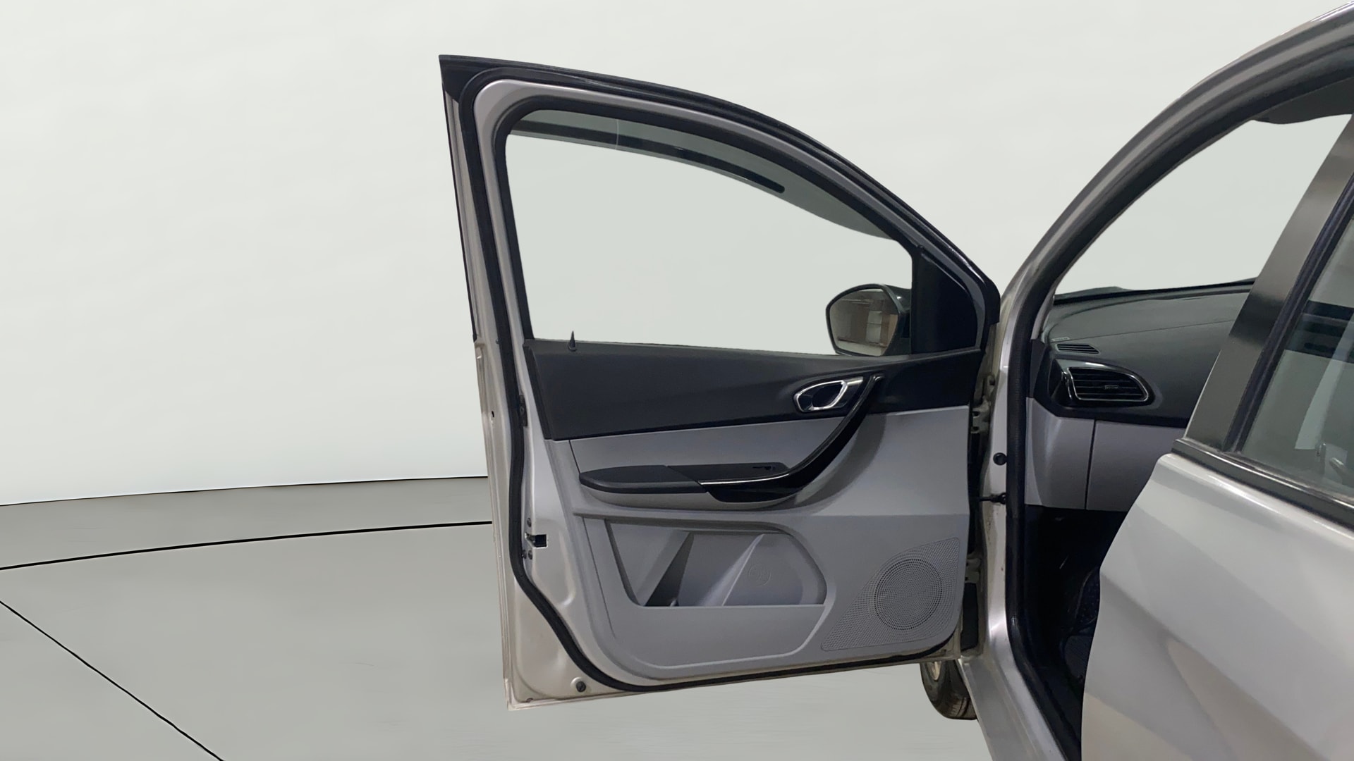 View 2020 Tata Tiago Revotorq XB Image 31 Used 2020 Tata Tiago Revotorq XB Image 31