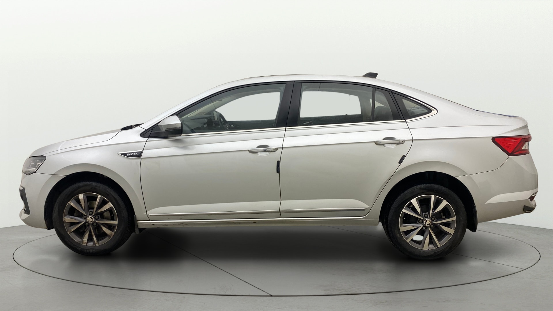 View 2022 Skoda Slavia Style 1.0 TSI MT Image 5 Used 2022 Skoda Slavia Style 1.0 TSI MT Image 5