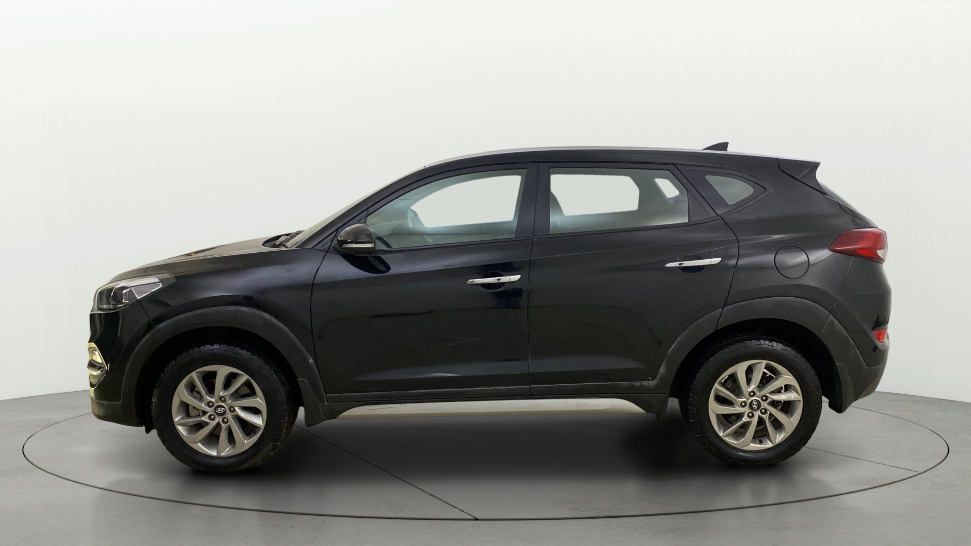 View 2018 Hyundai Tucson R 2.0 6-Speed Manual Base BS IV Image 5 Used 2018 Hyundai Tucson R 2.0 6-Speed Manual Base BS IV Image 5