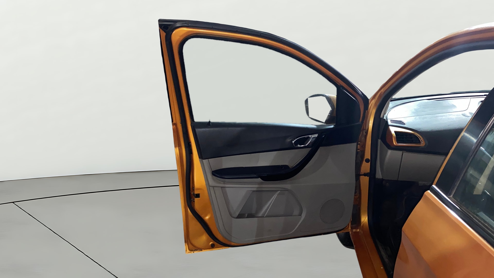 View 2018 Tata Tiago Revotorq XB Image 30 Used 2018 Tata Tiago Revotorq XB Image 30