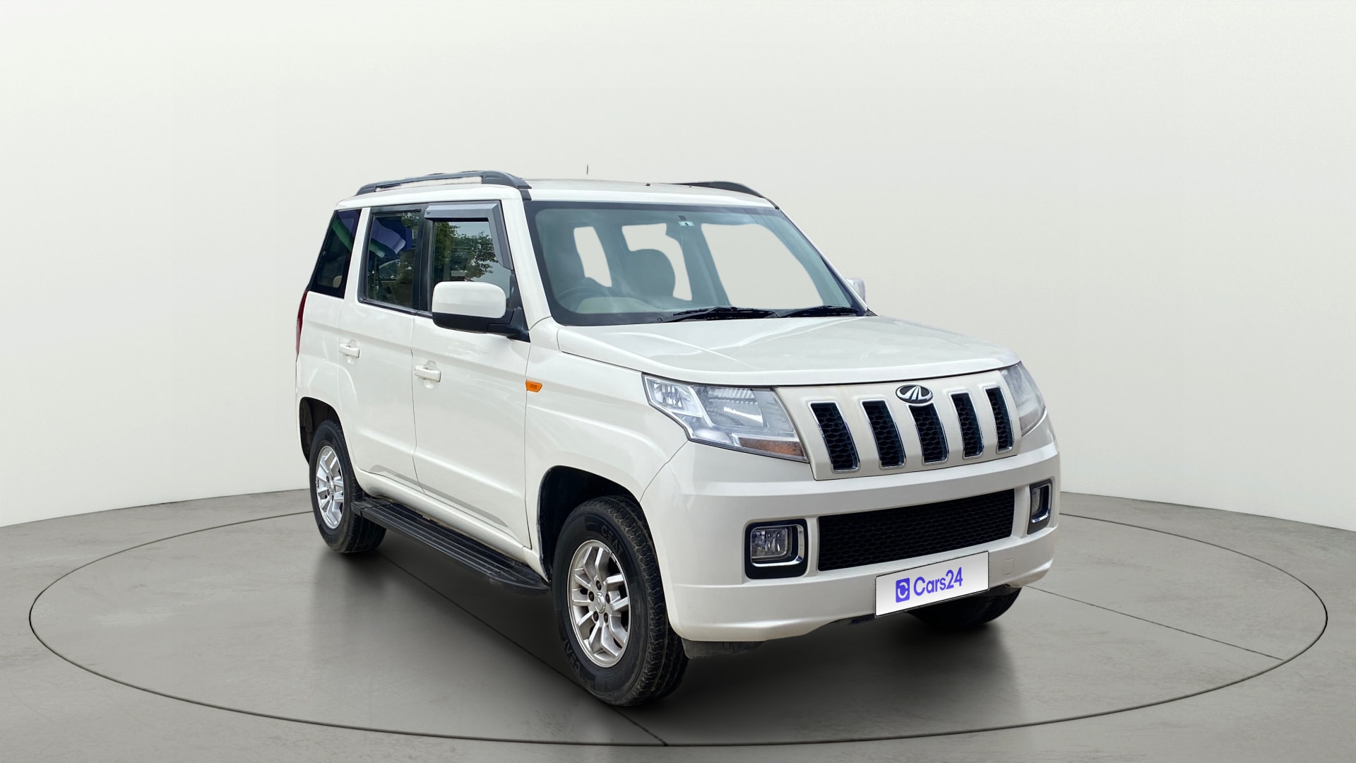 View 2017 Mahindra TUV300 T8 Image 22 Used 2017 Mahindra TUV300 T8 Image 22