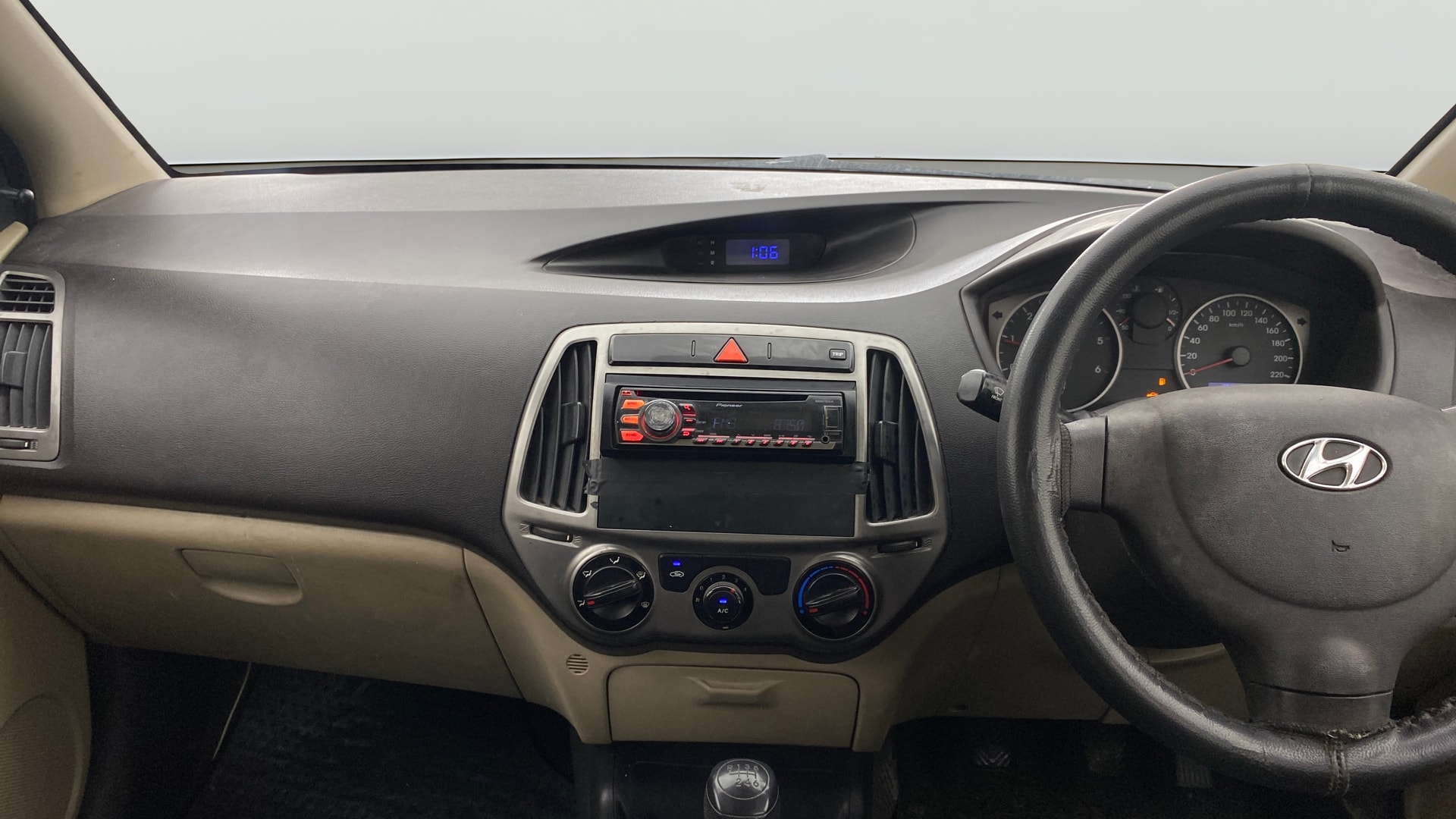 View 2014 Hyundai Elite i20 Magna 1.4 CRDI Image 17 Used 2014 Hyundai Elite i20 Magna 1.4 CRDI Image 17