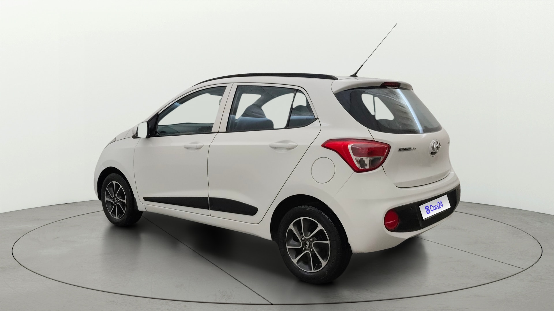 View 2018 Hyundai Grand i10 1.2 Sportz AT Petrol Image 2 Used 2018 Hyundai Grand i10 1.2 Sportz AT Petrol Image 2