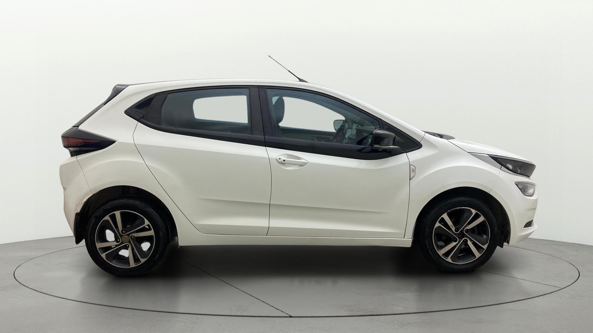 View 2022 Tata Altroz XZ Petrol Image 8 Used 2022 Tata Altroz XZ Petrol Image 8